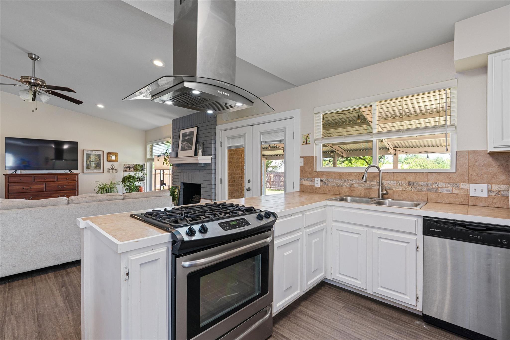 400 E LOGAN St, Round Rock, TX 78664