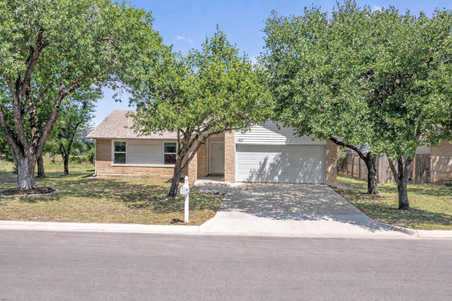 400 E LOGAN St, Round Rock, TX 78664