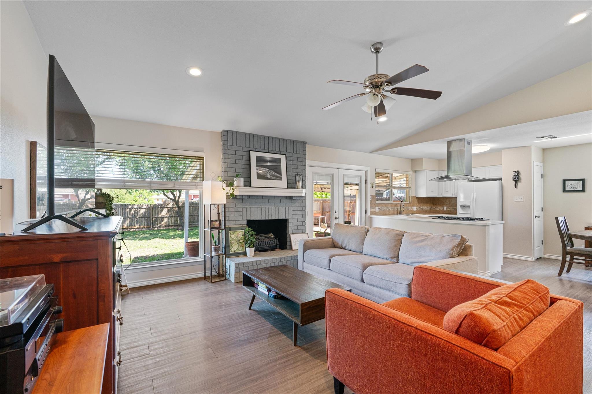 400 E LOGAN St, Round Rock, TX 78664