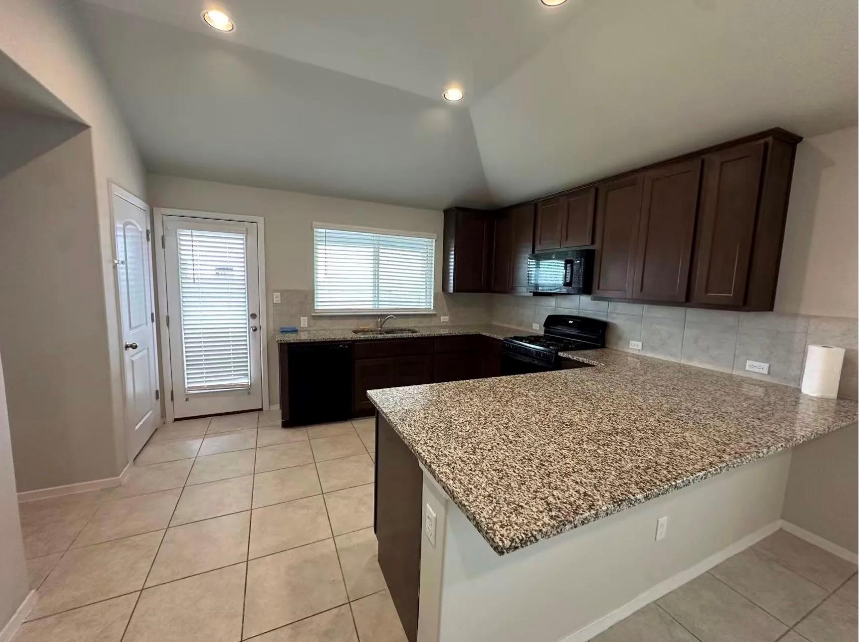 251 Tempest Trl, Maxwell, TX 78656