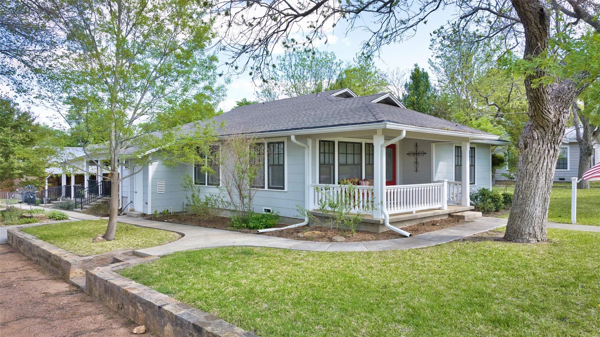 761 Post Hill St, Mason, TX 76856