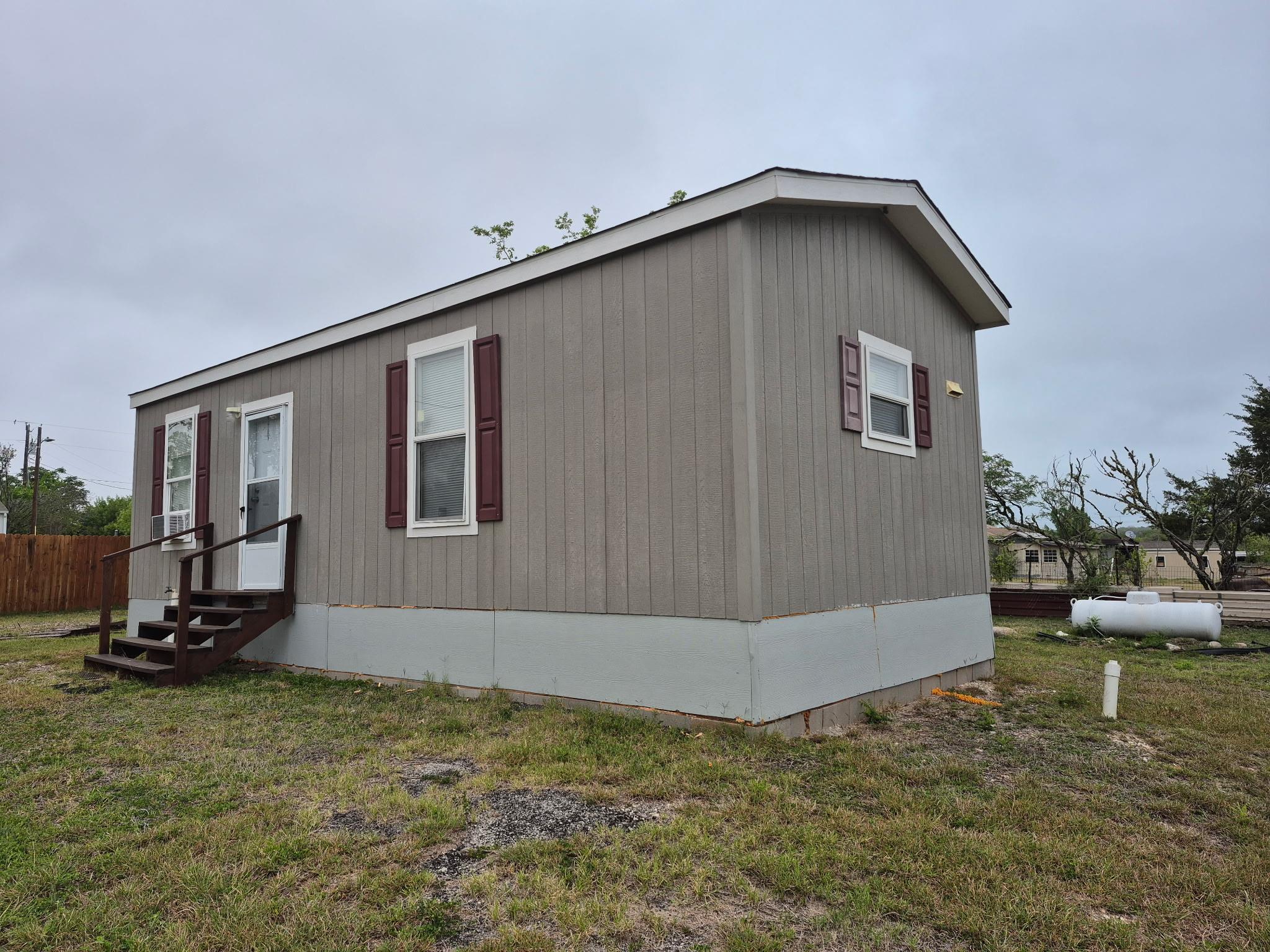 222 Shadow Oaks Dr # B, Elgin, TX 78621