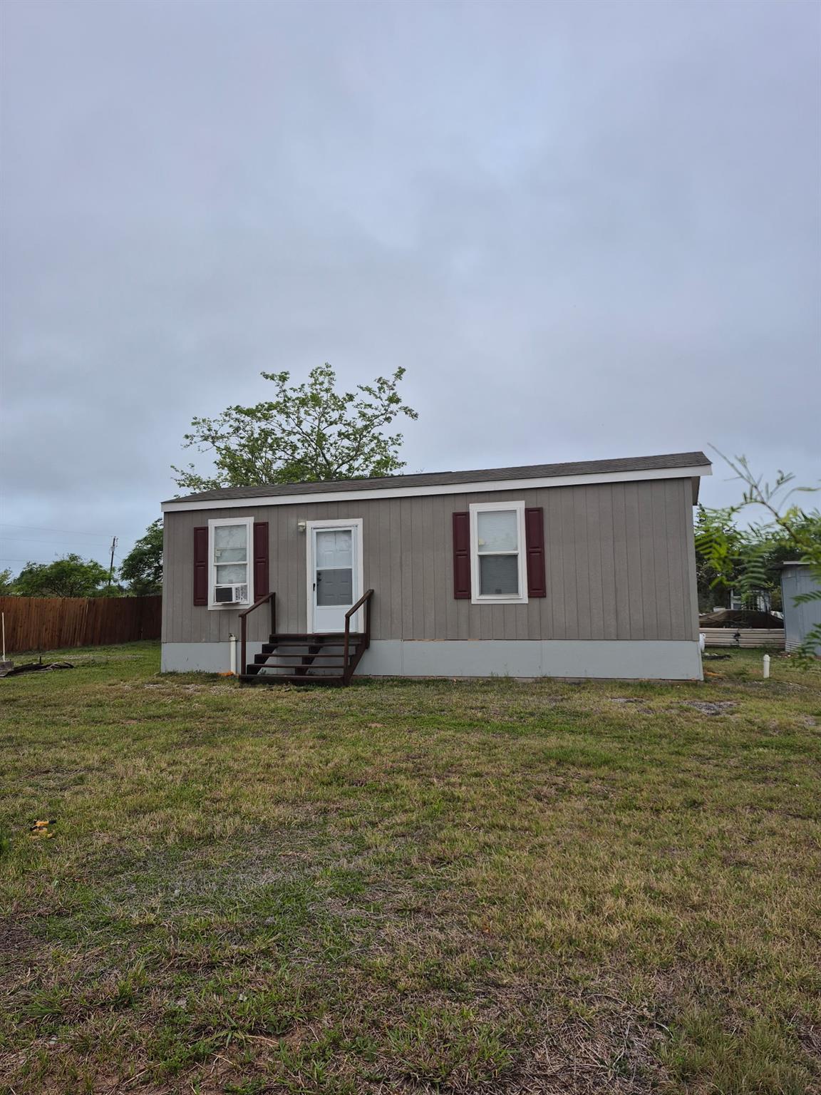 222 Shadow Oaks Dr # B, Elgin, TX 78621