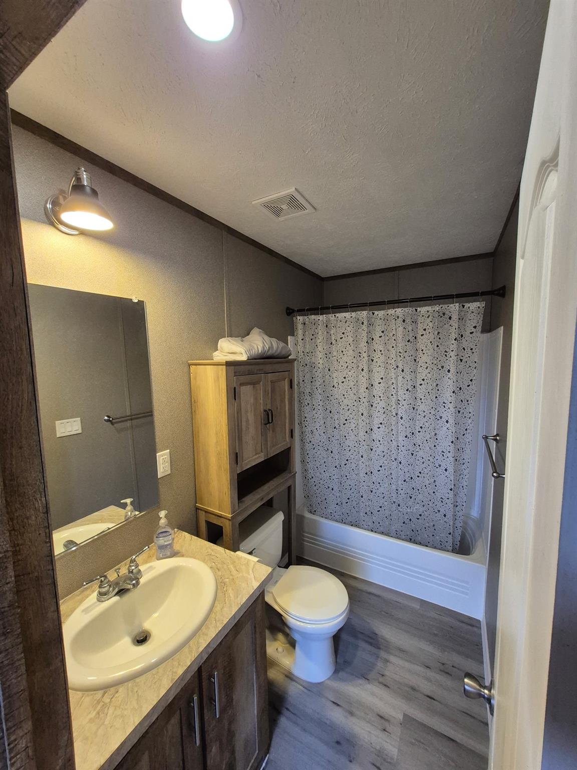 222 Shadow Oaks Dr # B, Elgin, TX 78621