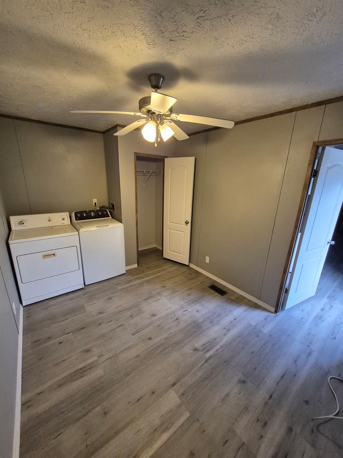 222 Shadow Oaks Dr # B, Elgin, TX 78621