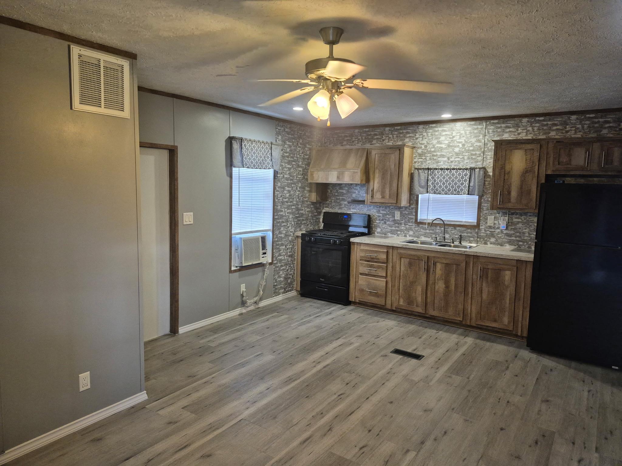 222 Shadow Oaks Dr # B, Elgin, TX 78621