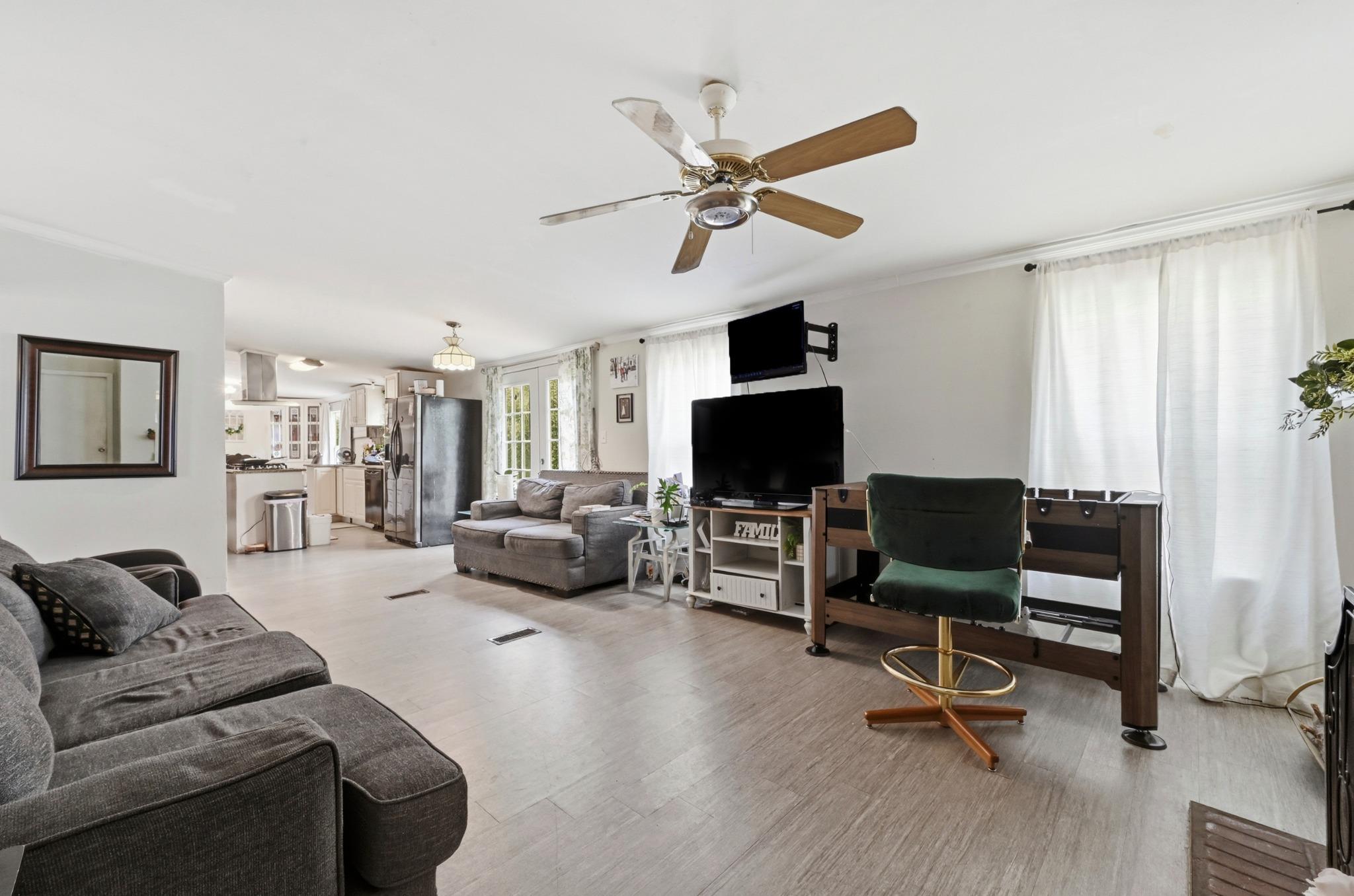 120 Green Mountain Dr, Cedar Creek, TX 78612