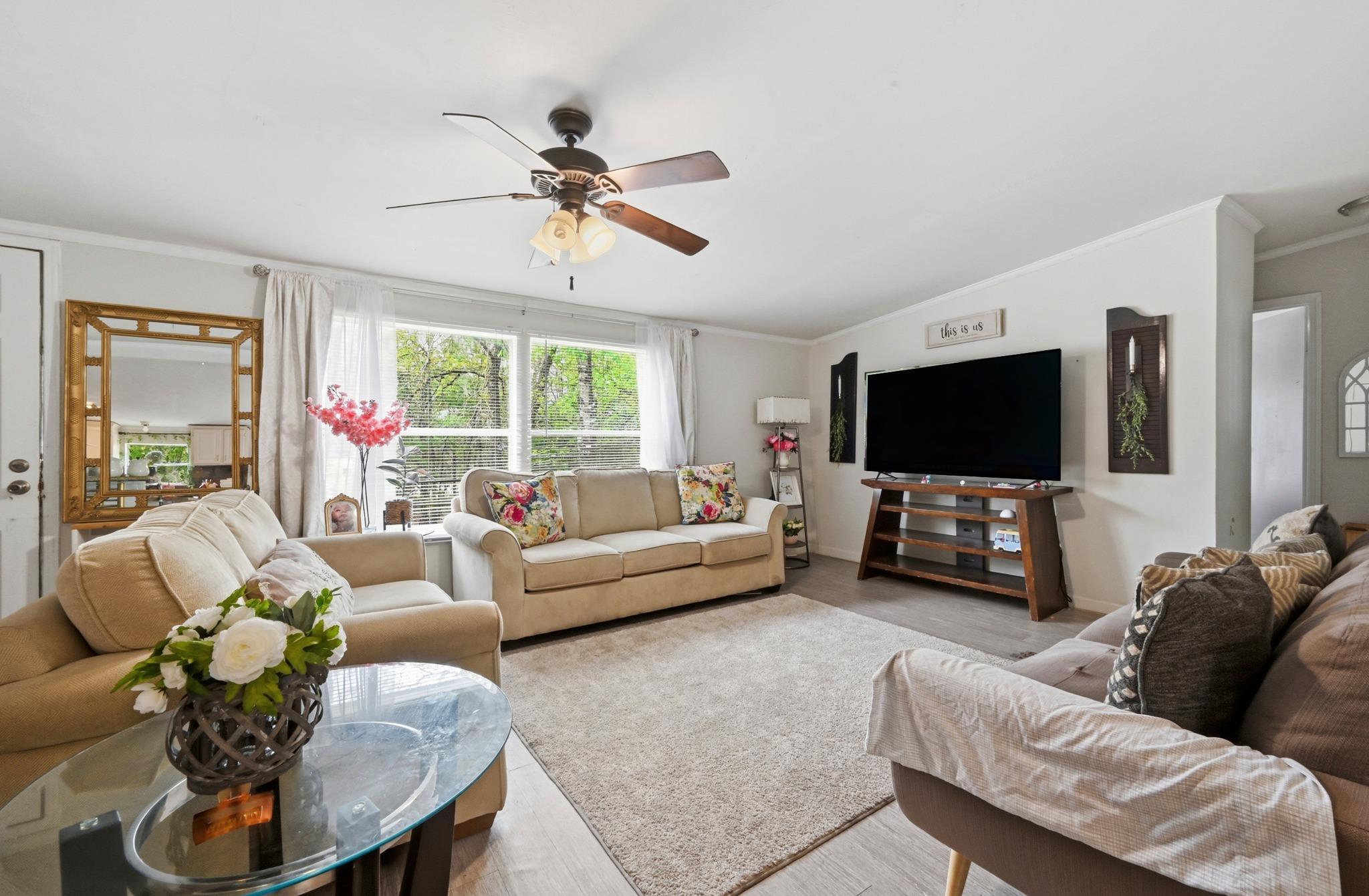 120 Green Mountain Dr, Cedar Creek, TX 78612