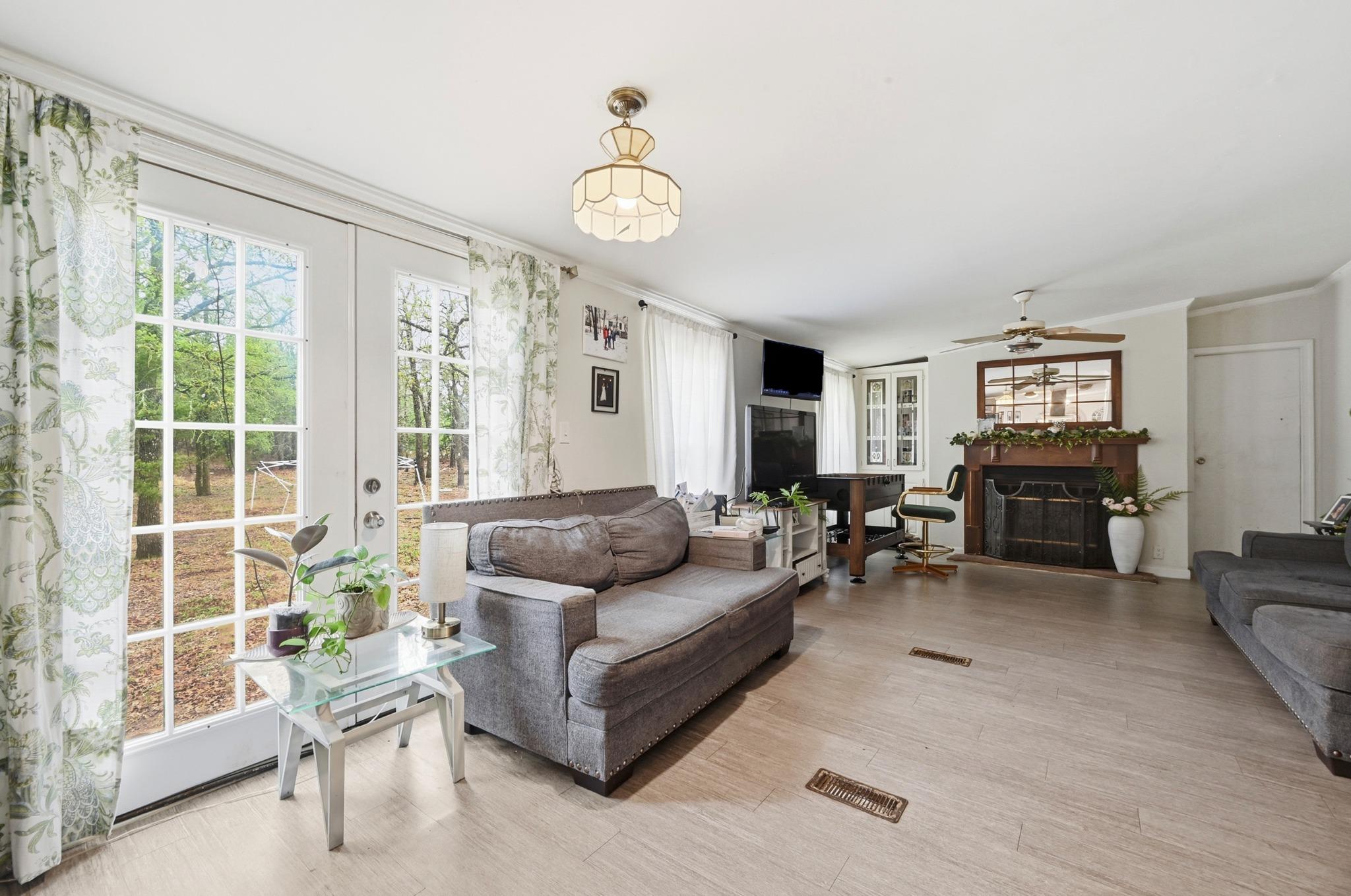 120 Green Mountain Dr, Cedar Creek, TX 78612