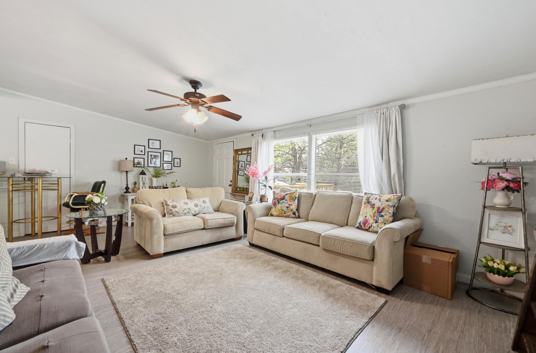 120 Green Mountain Dr, Cedar Creek, TX 78612