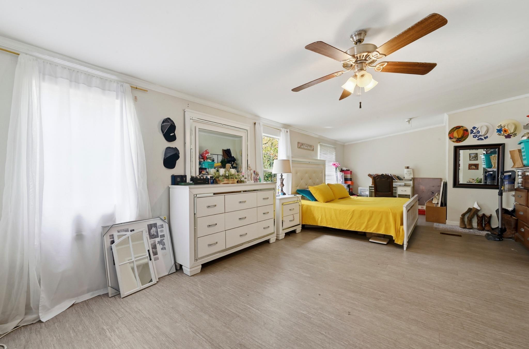 120 Green Mountain Dr, Cedar Creek, TX 78612