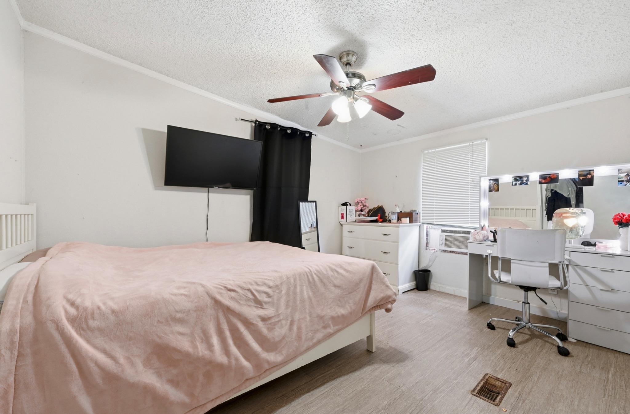 120 Green Mountain Dr, Cedar Creek, TX 78612