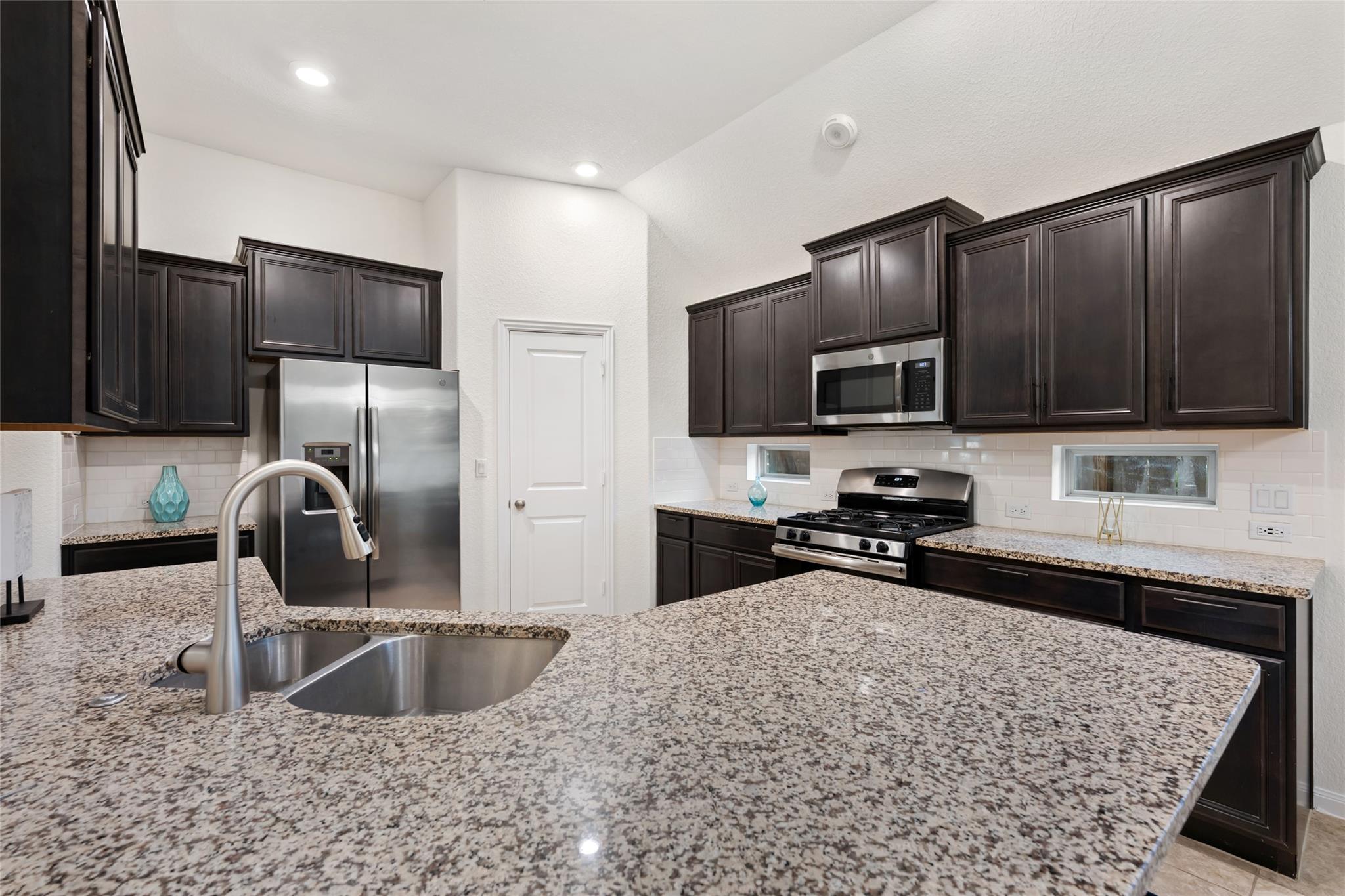 615 Linares Ln, Austin, TX 78748