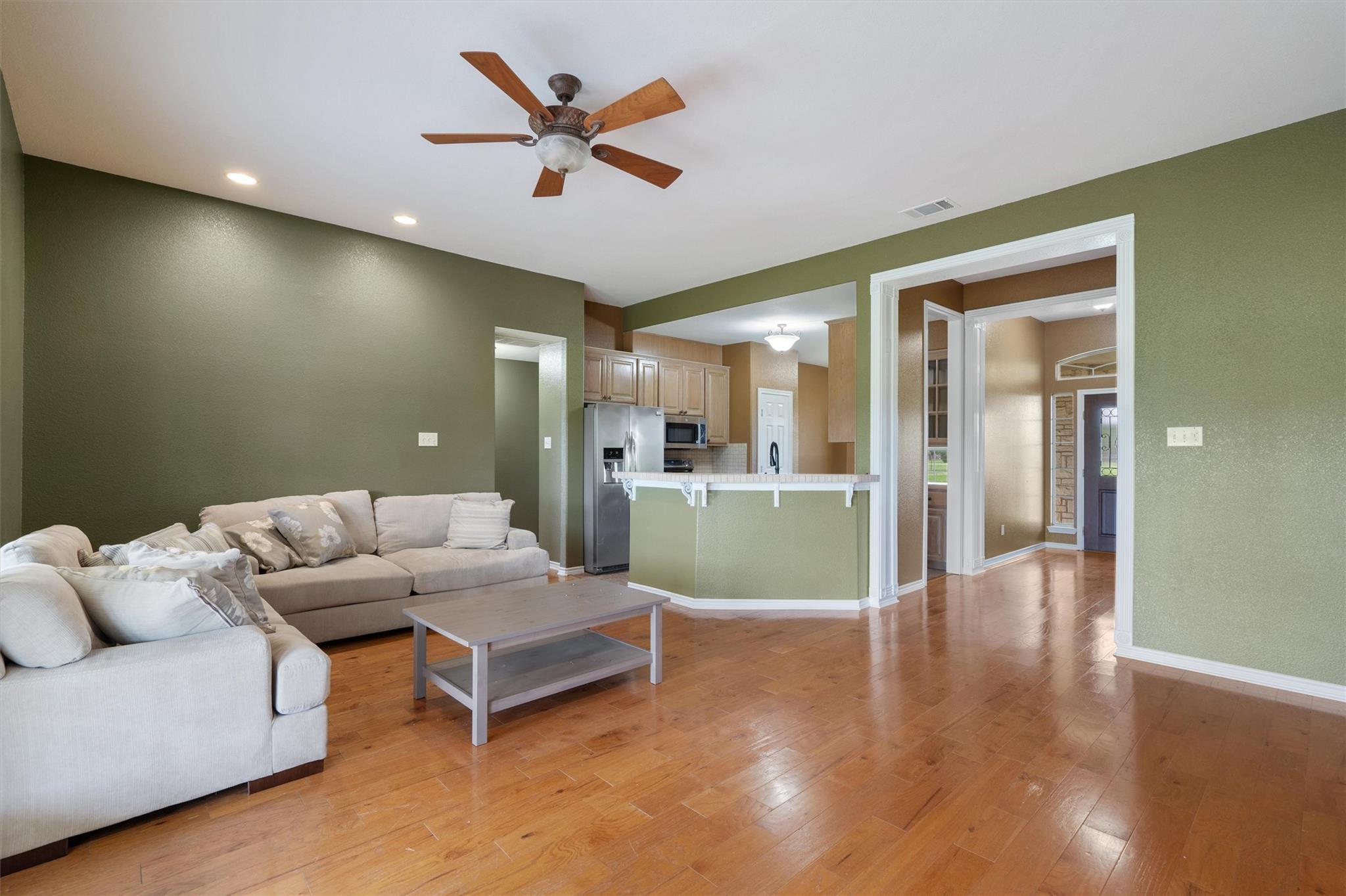 130 Cotton Rows Ln, Taylor, TX 76574