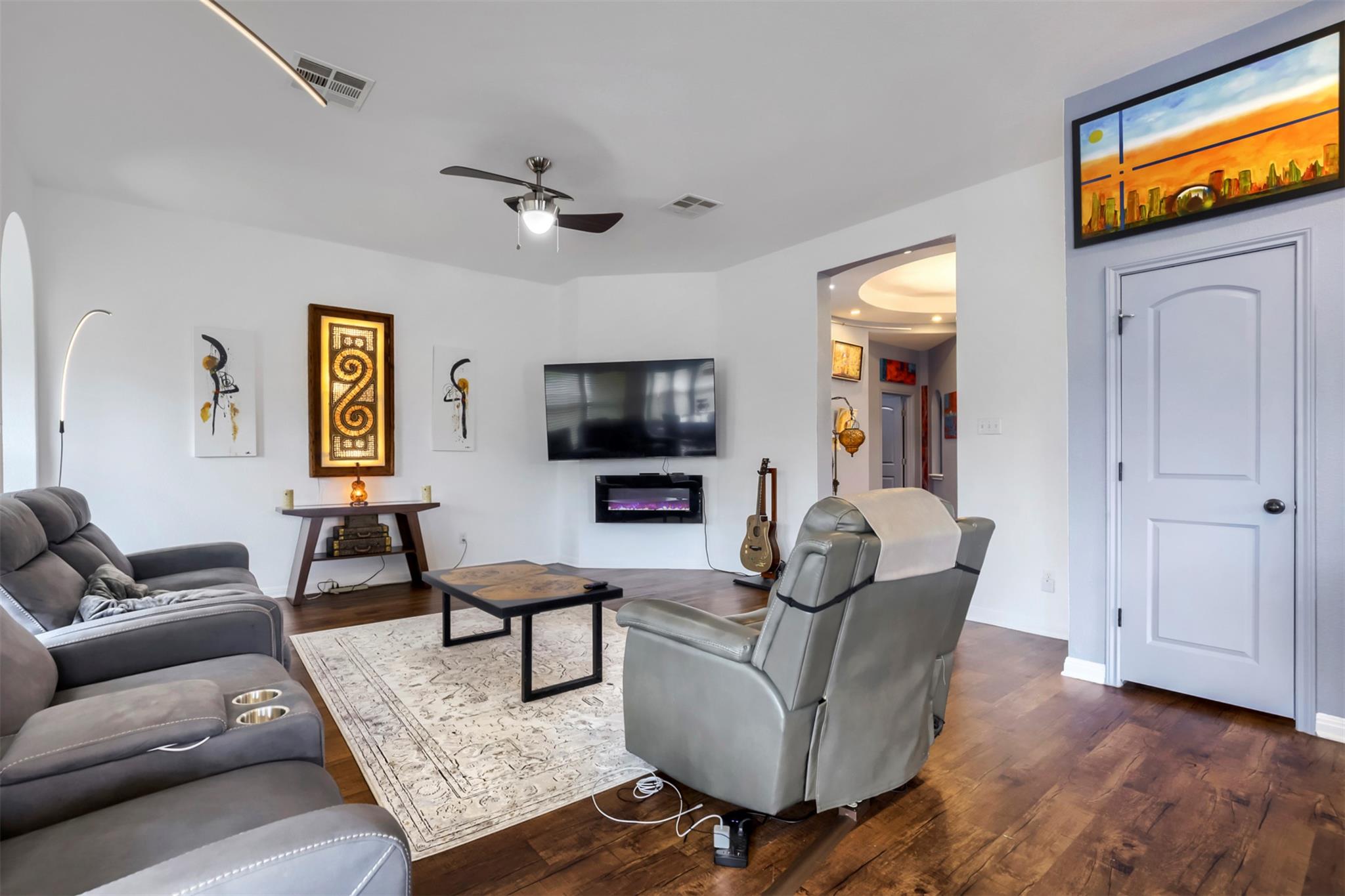 101 Lightcliff St, Hutto, TX 78634