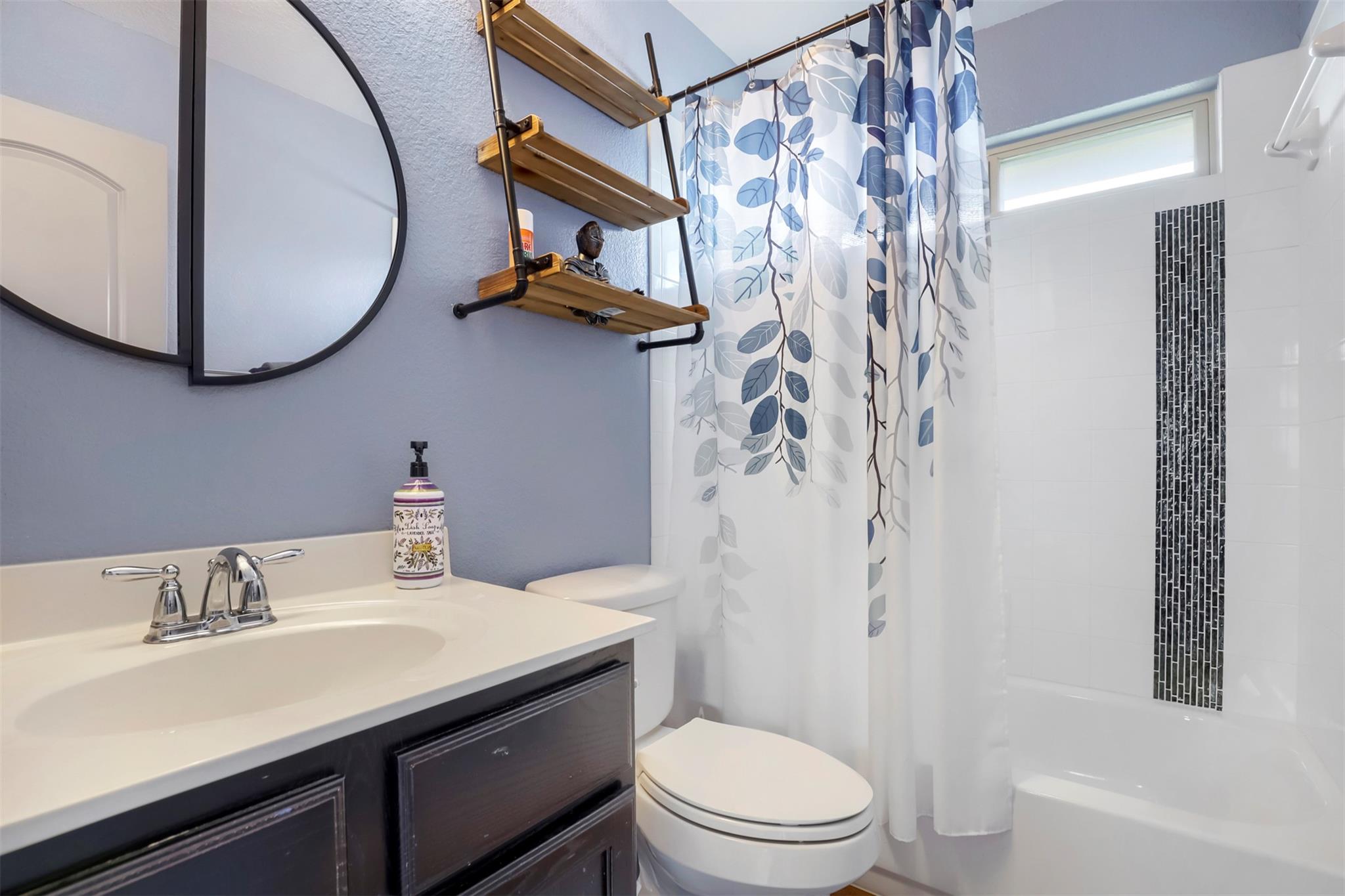 101 Lightcliff St, Hutto, TX 78634