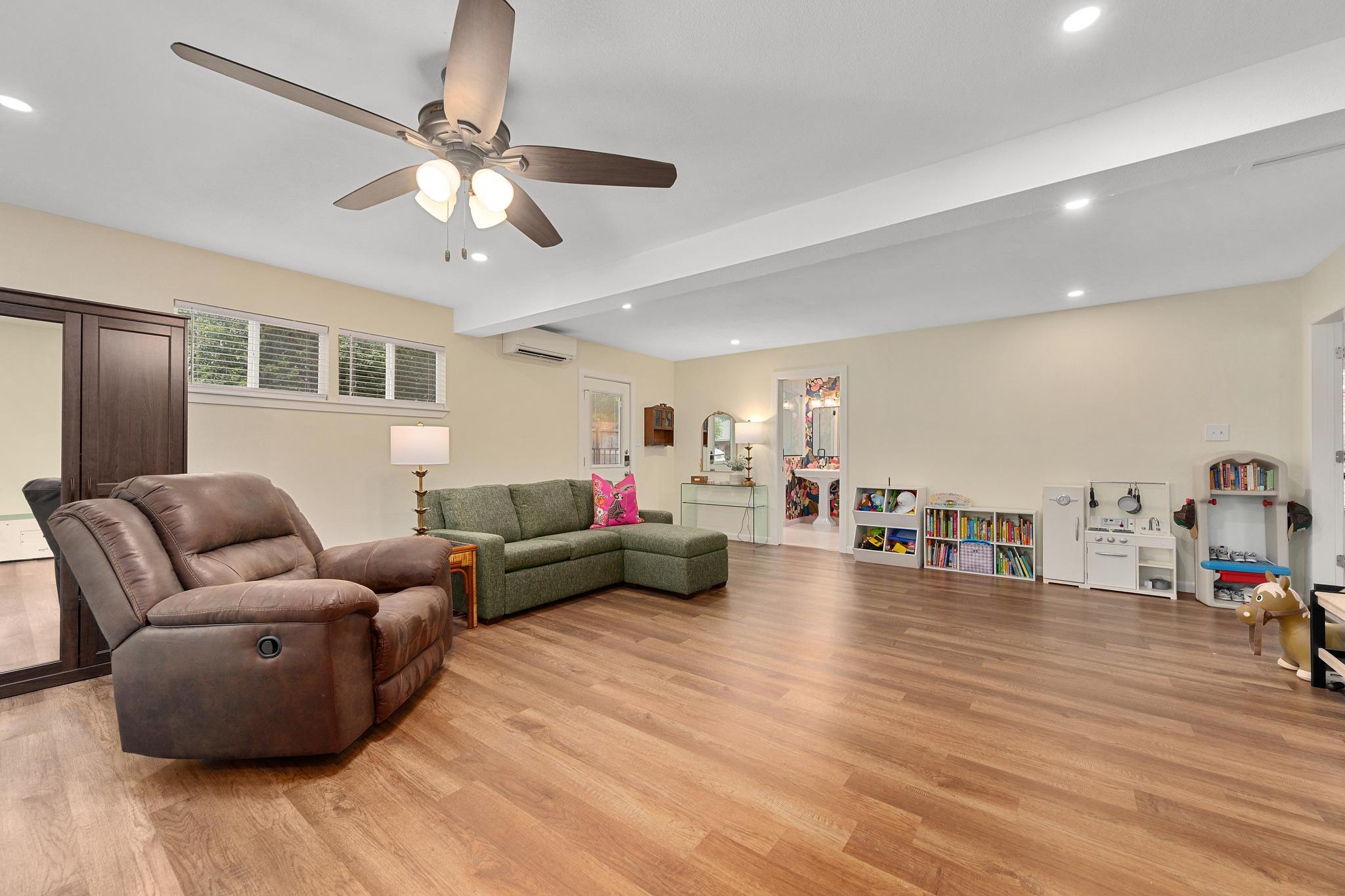 509 E 17th St, Georgetown, TX 78626