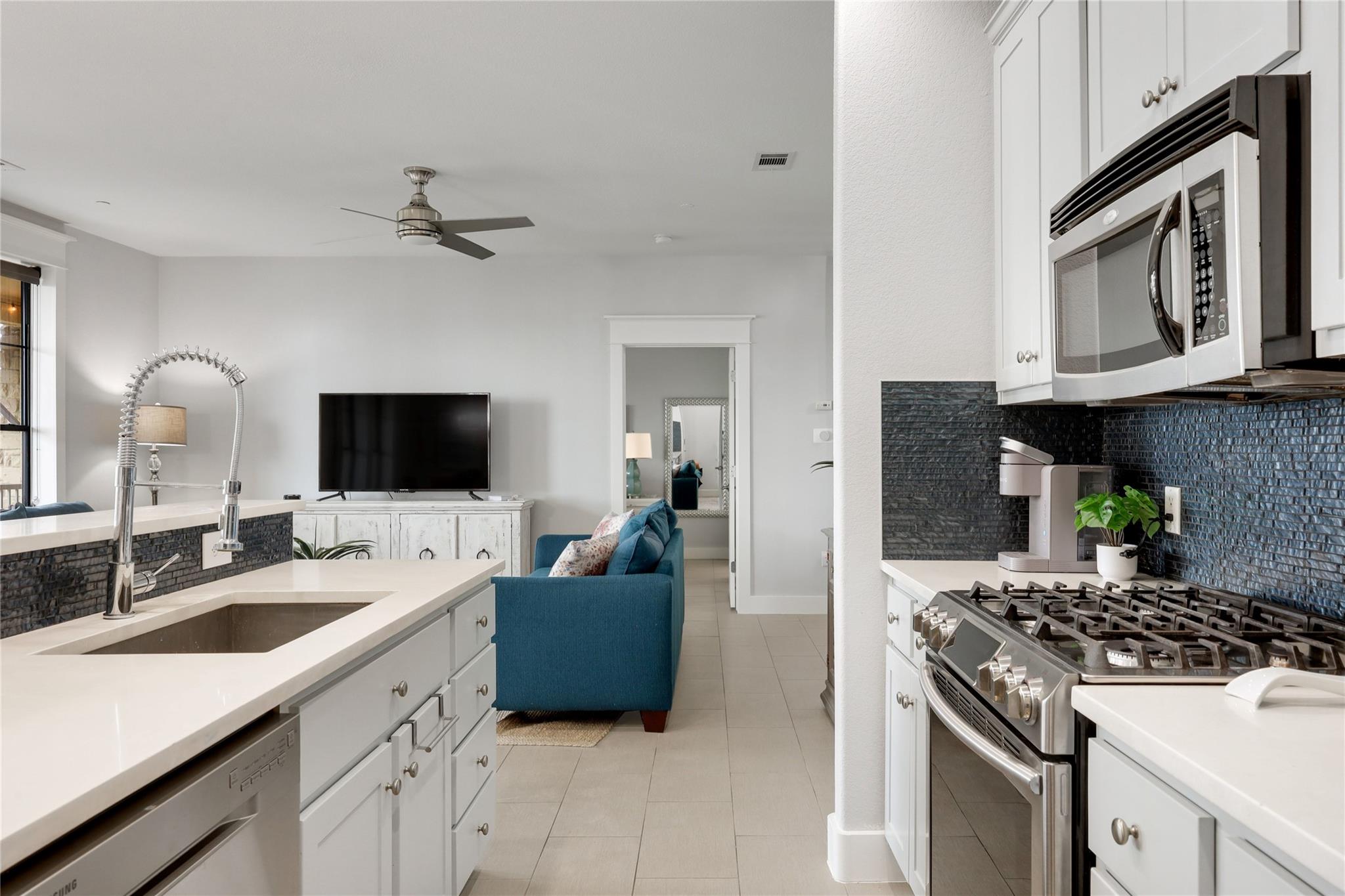 6704 Lantern View Dr # 101, Jonestown, TX 78645