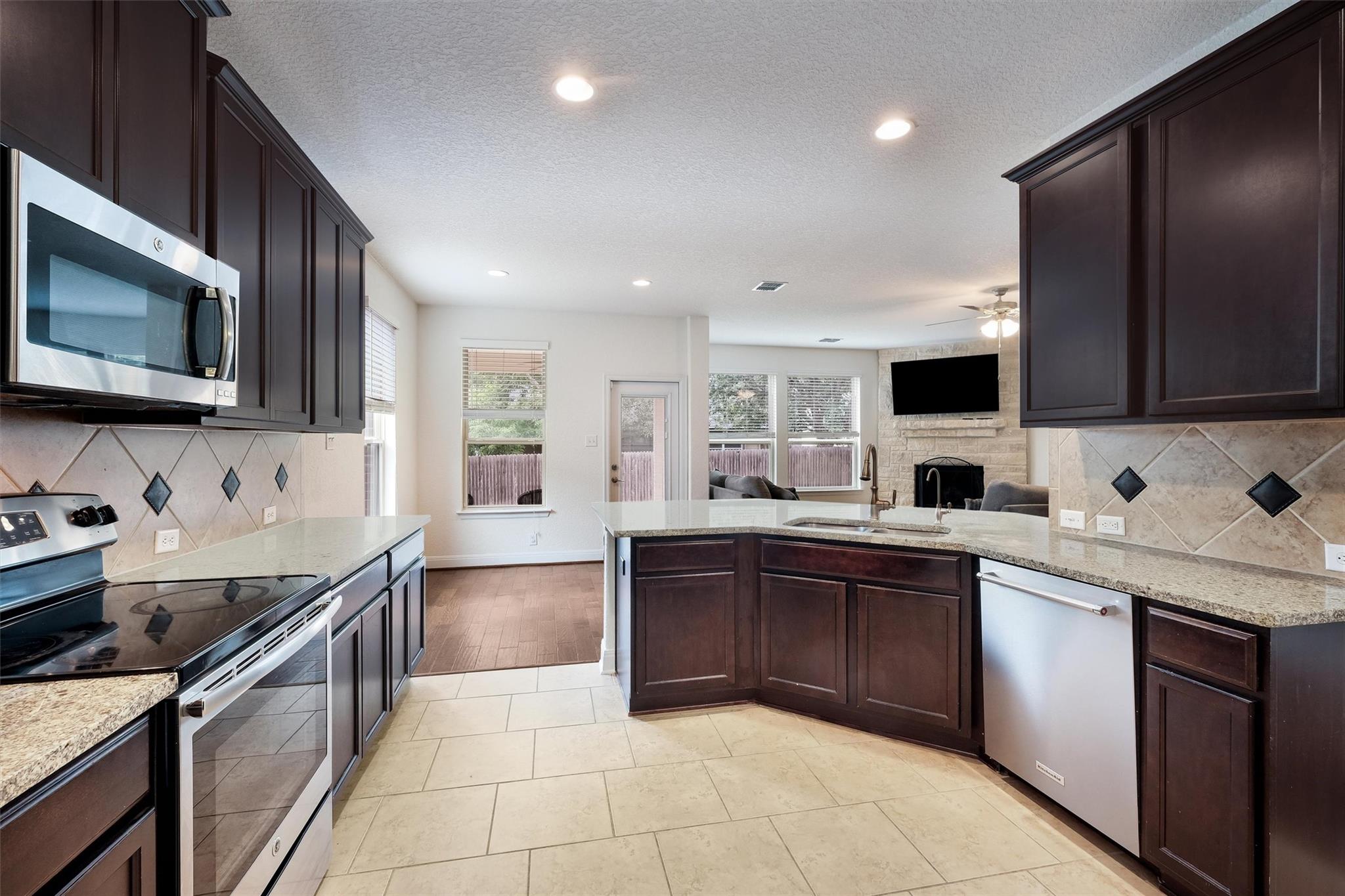 1648 Sun Ledge Way, New Braunfels, TX 78130