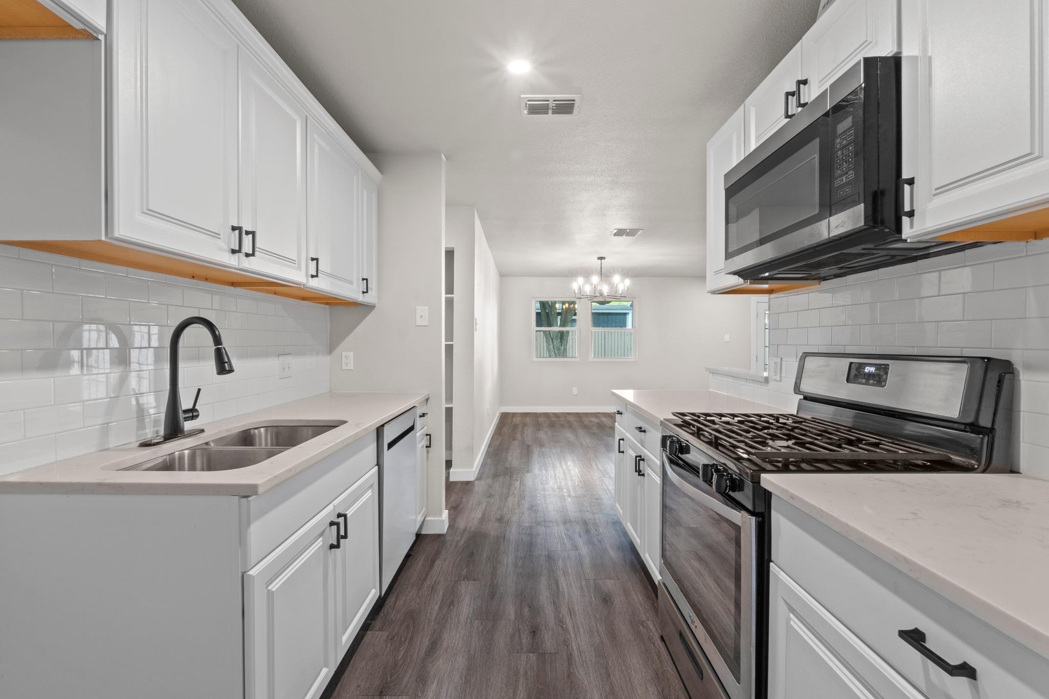 1737 CRICKET HOLLOW Dr, Austin, TX 78758