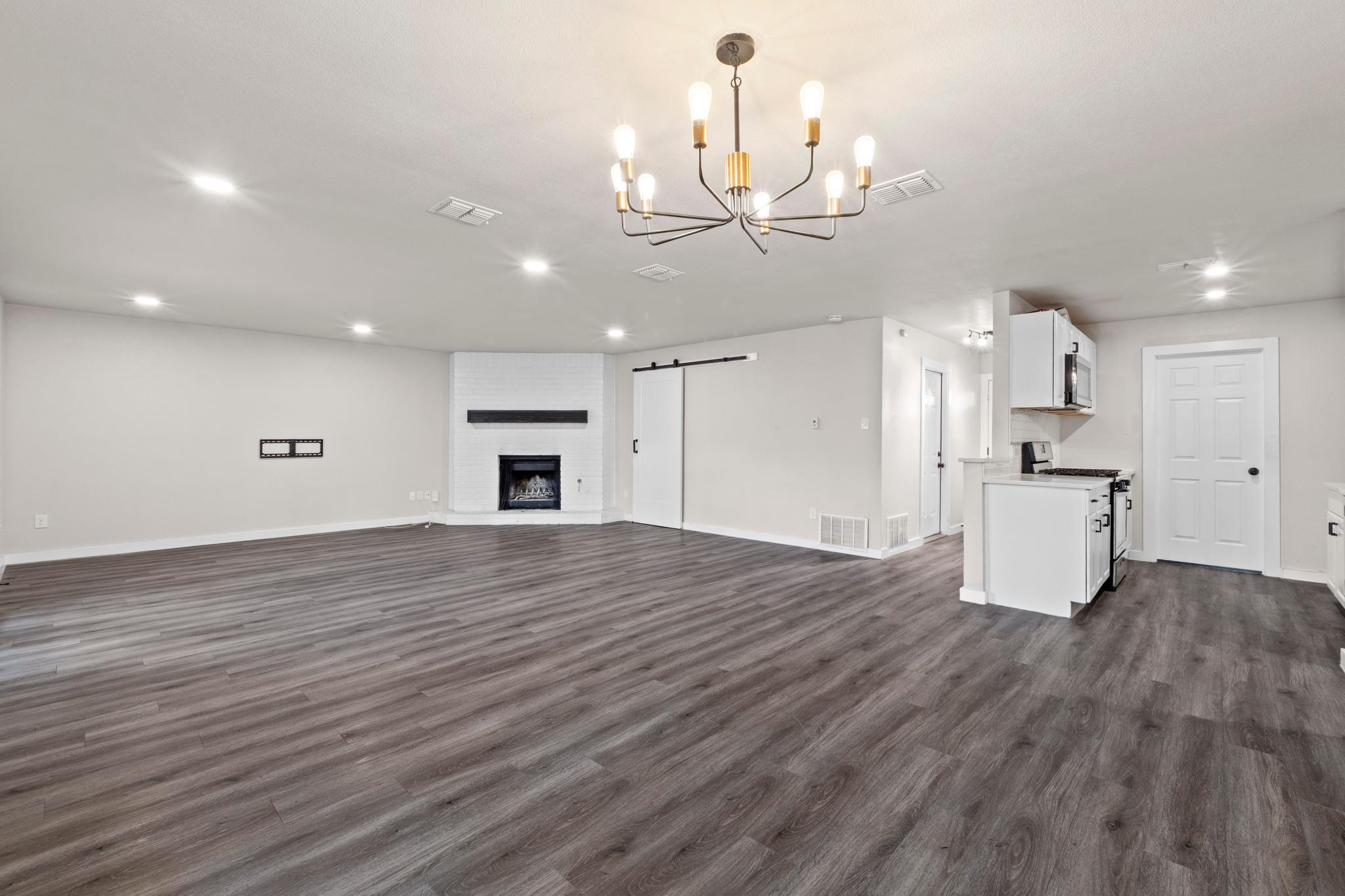 1737 CRICKET HOLLOW Dr, Austin, TX 78758