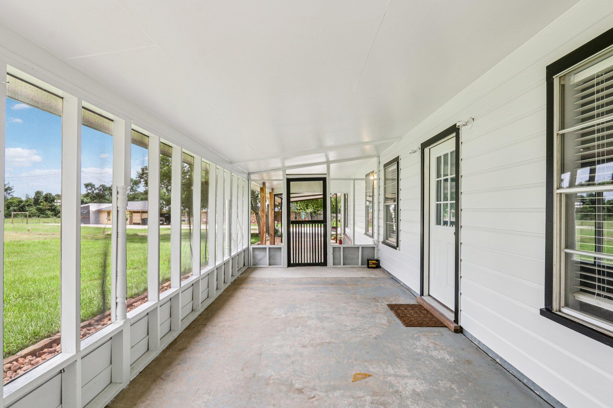 755 E Bellville St, Giddings, TX 78942