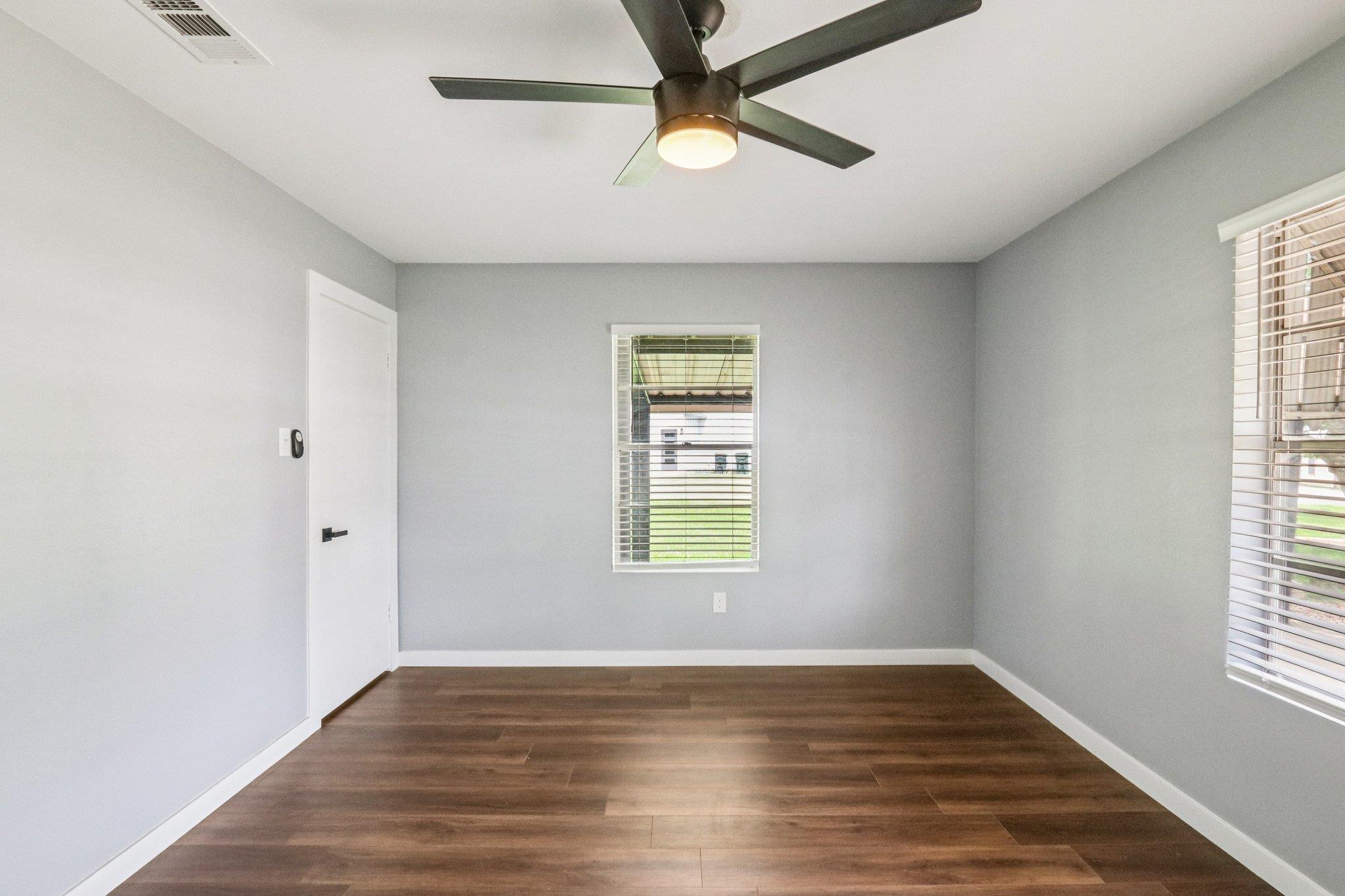 755 E Bellville St, Giddings, TX 78942