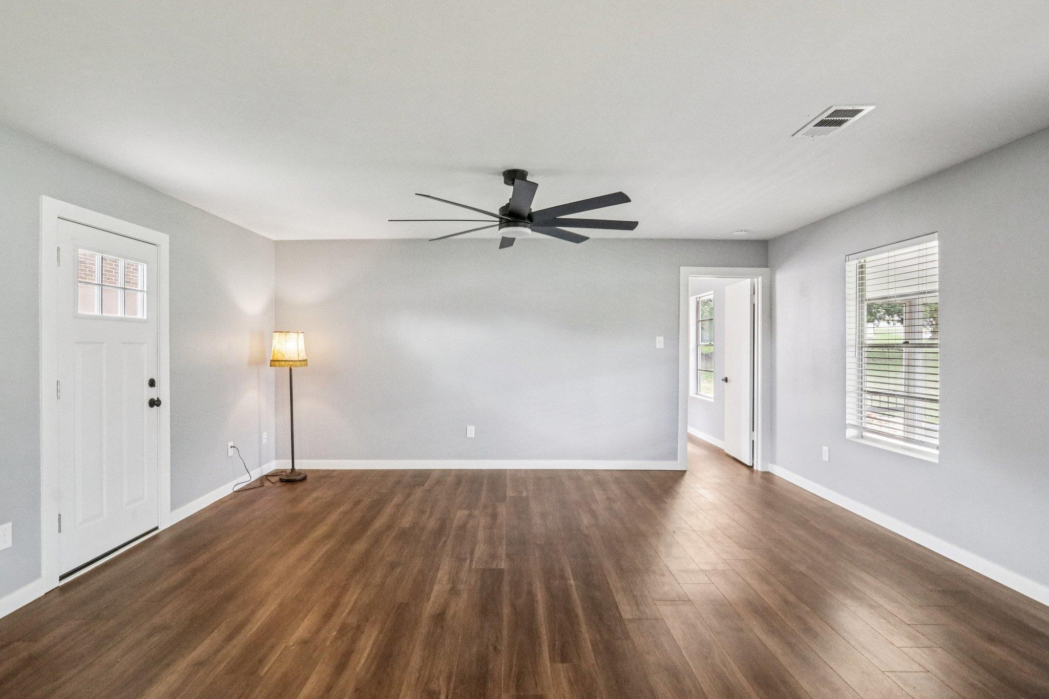 755 E Bellville St, Giddings, TX 78942