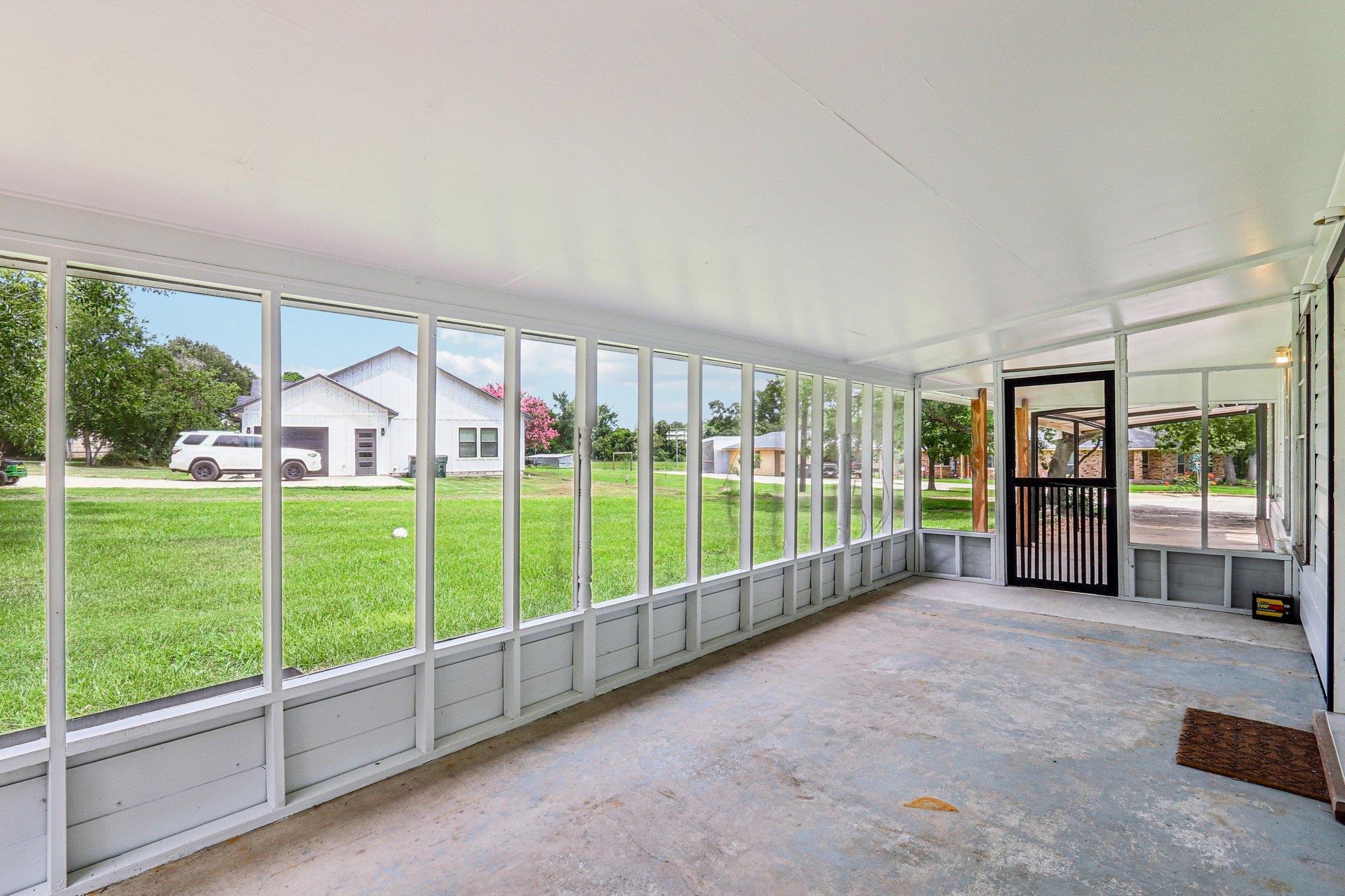 755 E Bellville St, Giddings, TX 78942