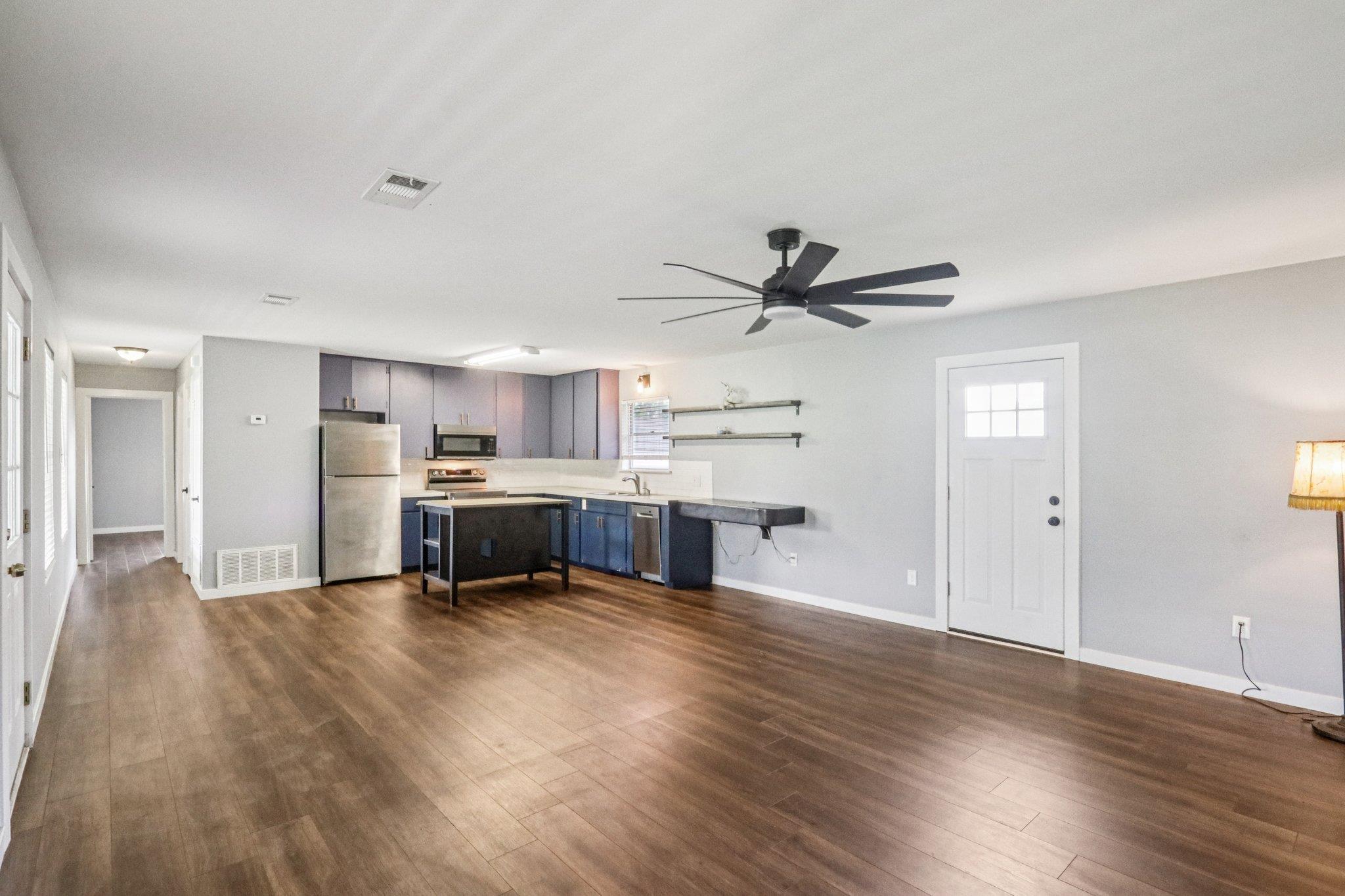 755 E Bellville St, Giddings, TX 78942