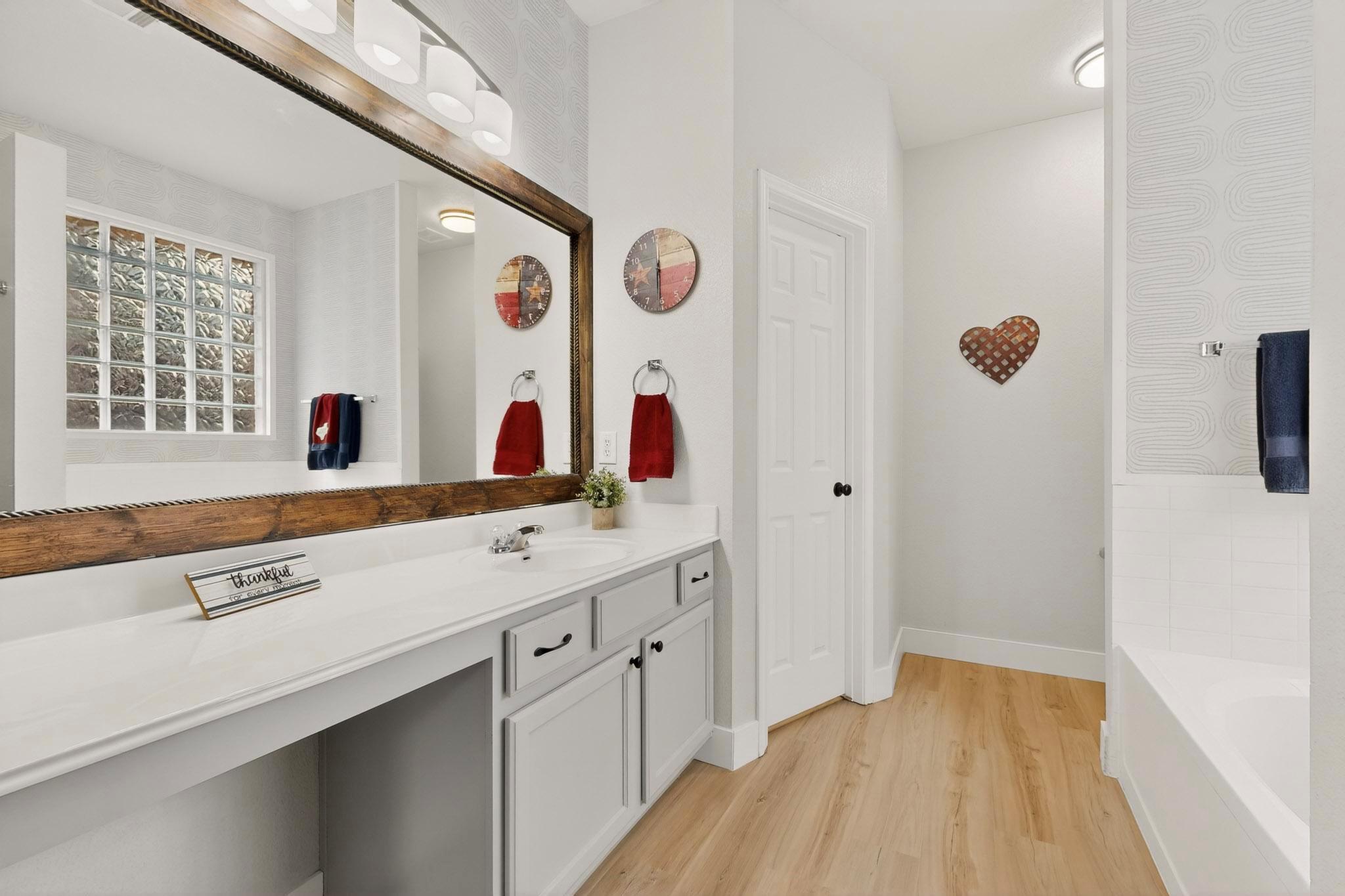 609 Alta Vista Dr, Leander, TX 78641