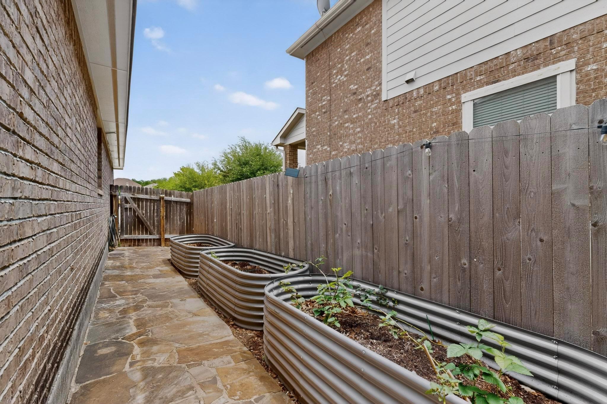 609 Alta Vista Dr, Leander, TX 78641