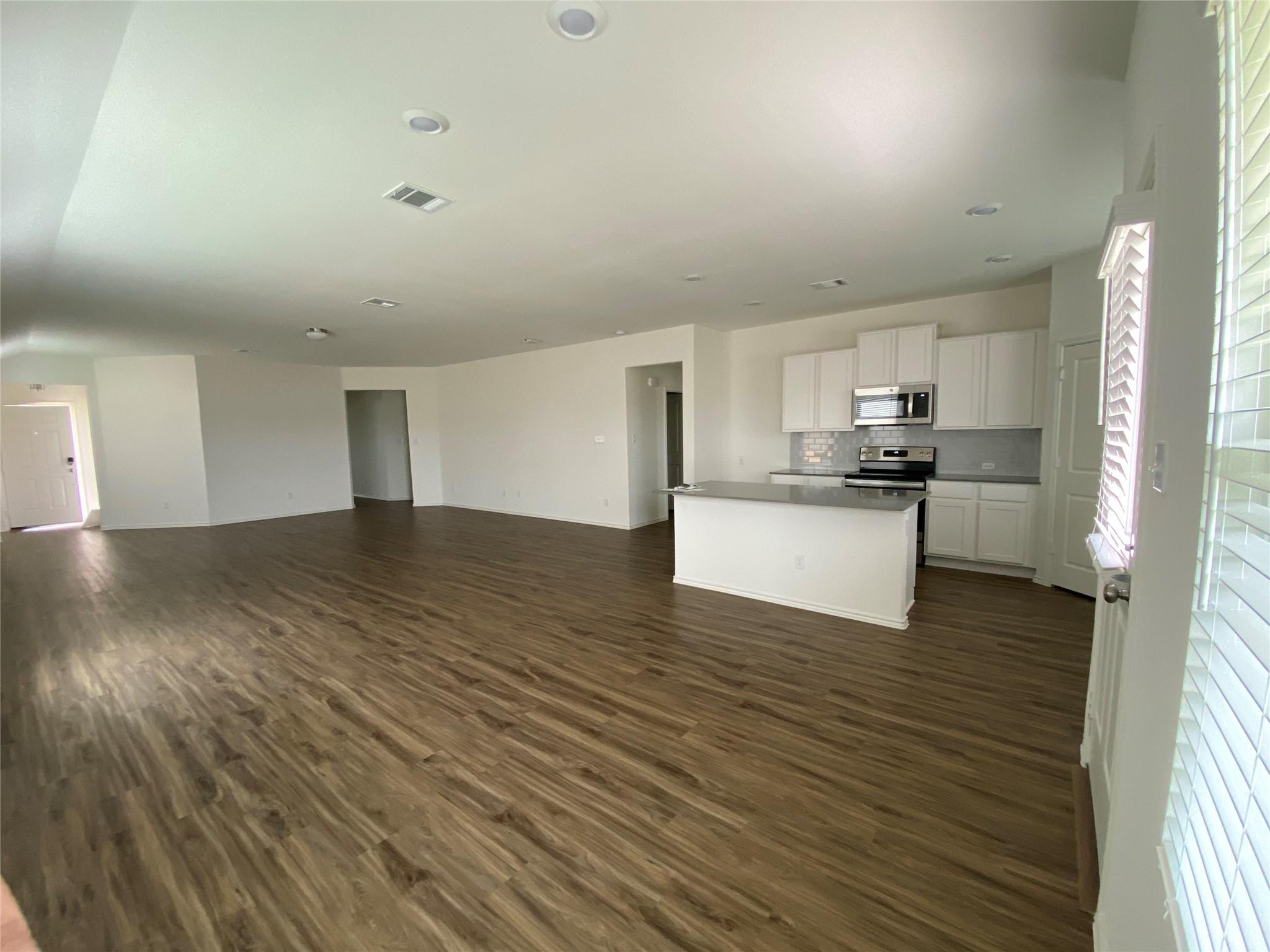 514 Colthorpe Ln, Hutto, TX 78634