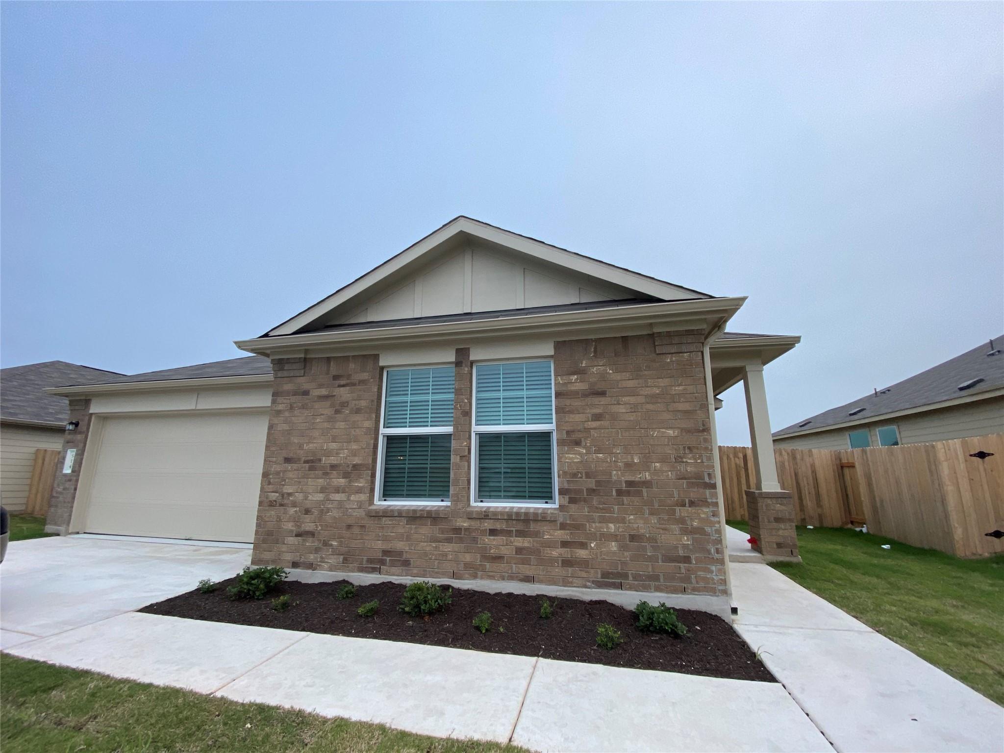 514 Colthorpe Ln, Hutto, TX 78634