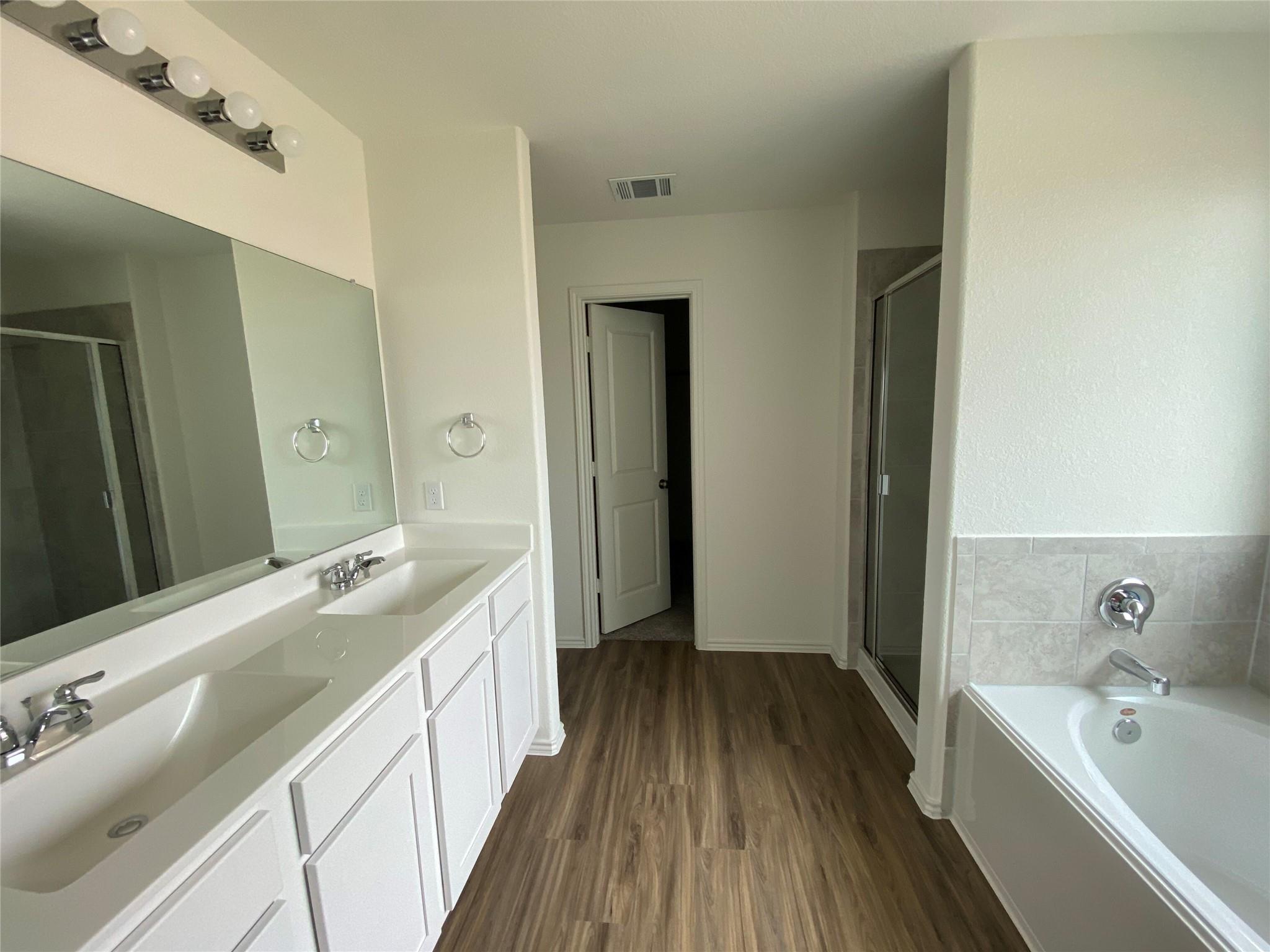 514 Colthorpe Ln, Hutto, TX 78634