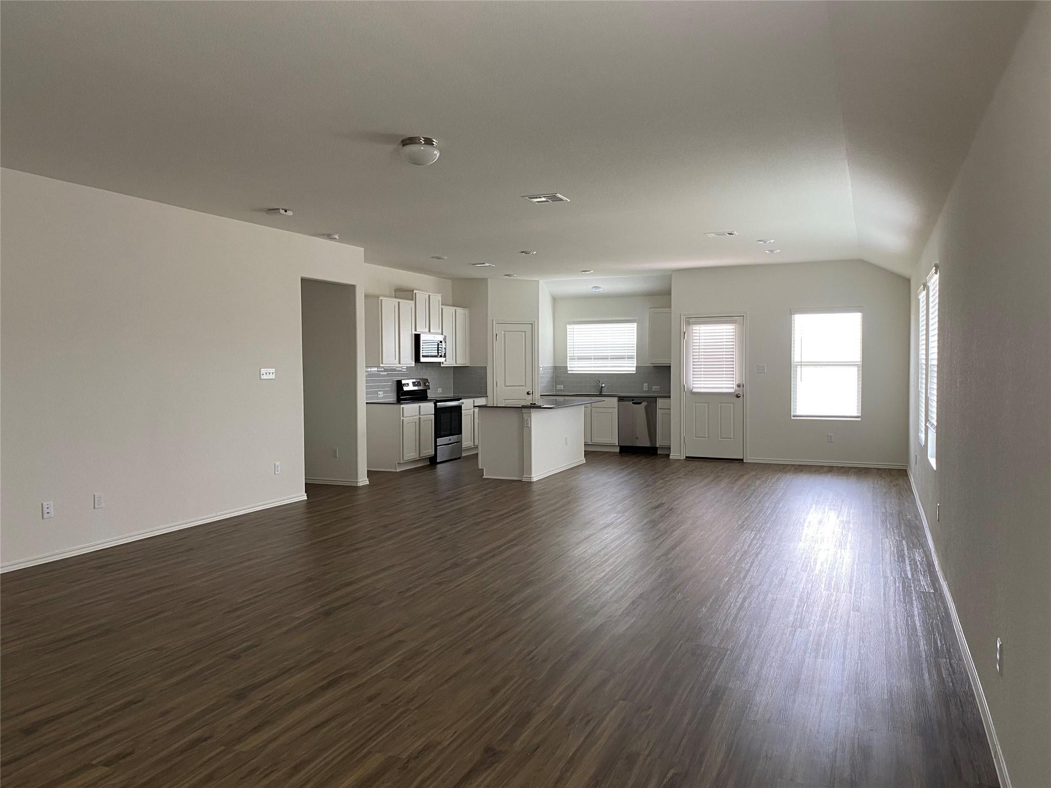 514 Colthorpe Ln, Hutto, TX 78634