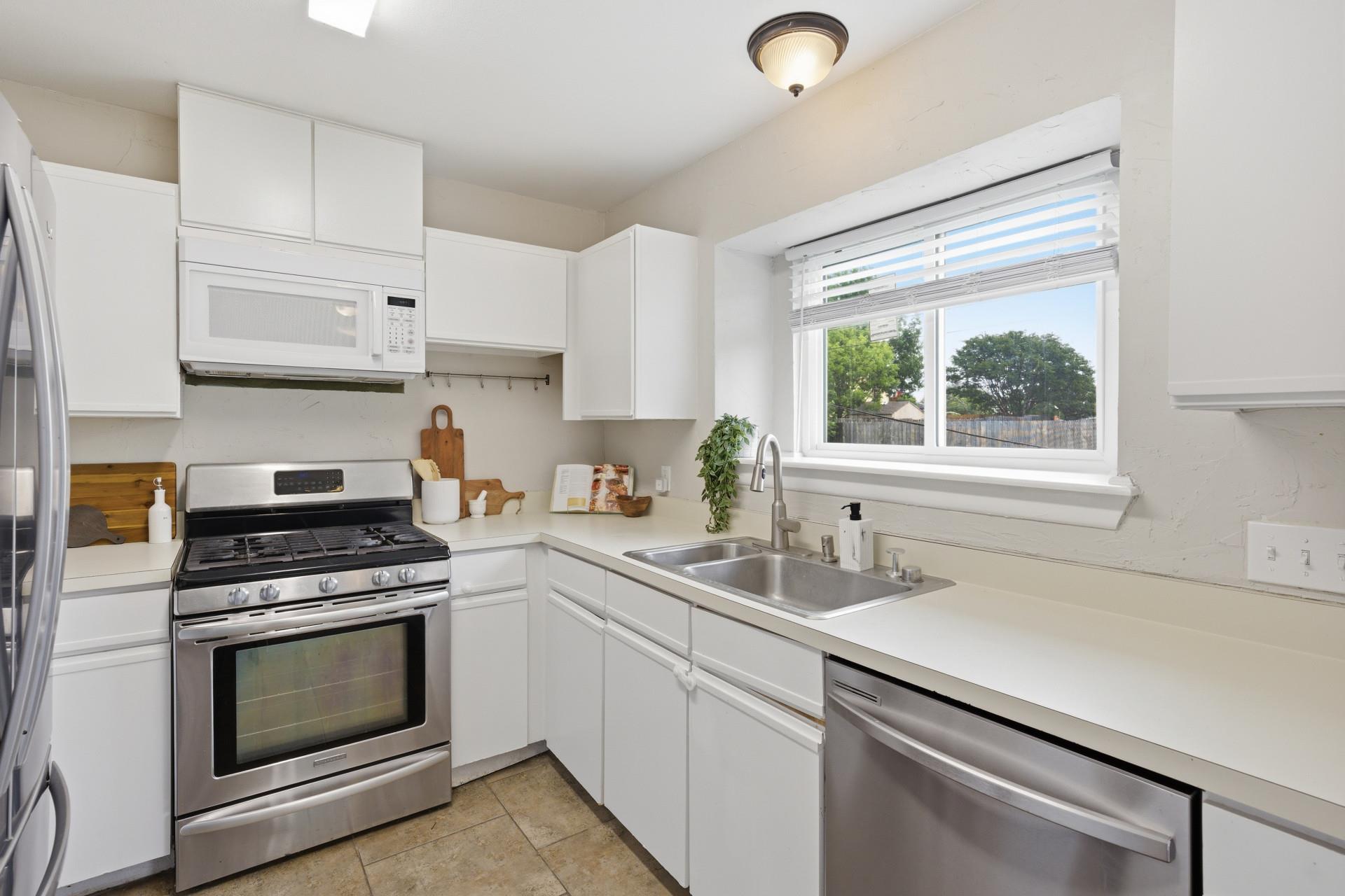 1701 Hunters Trl, Round Rock, TX 78681