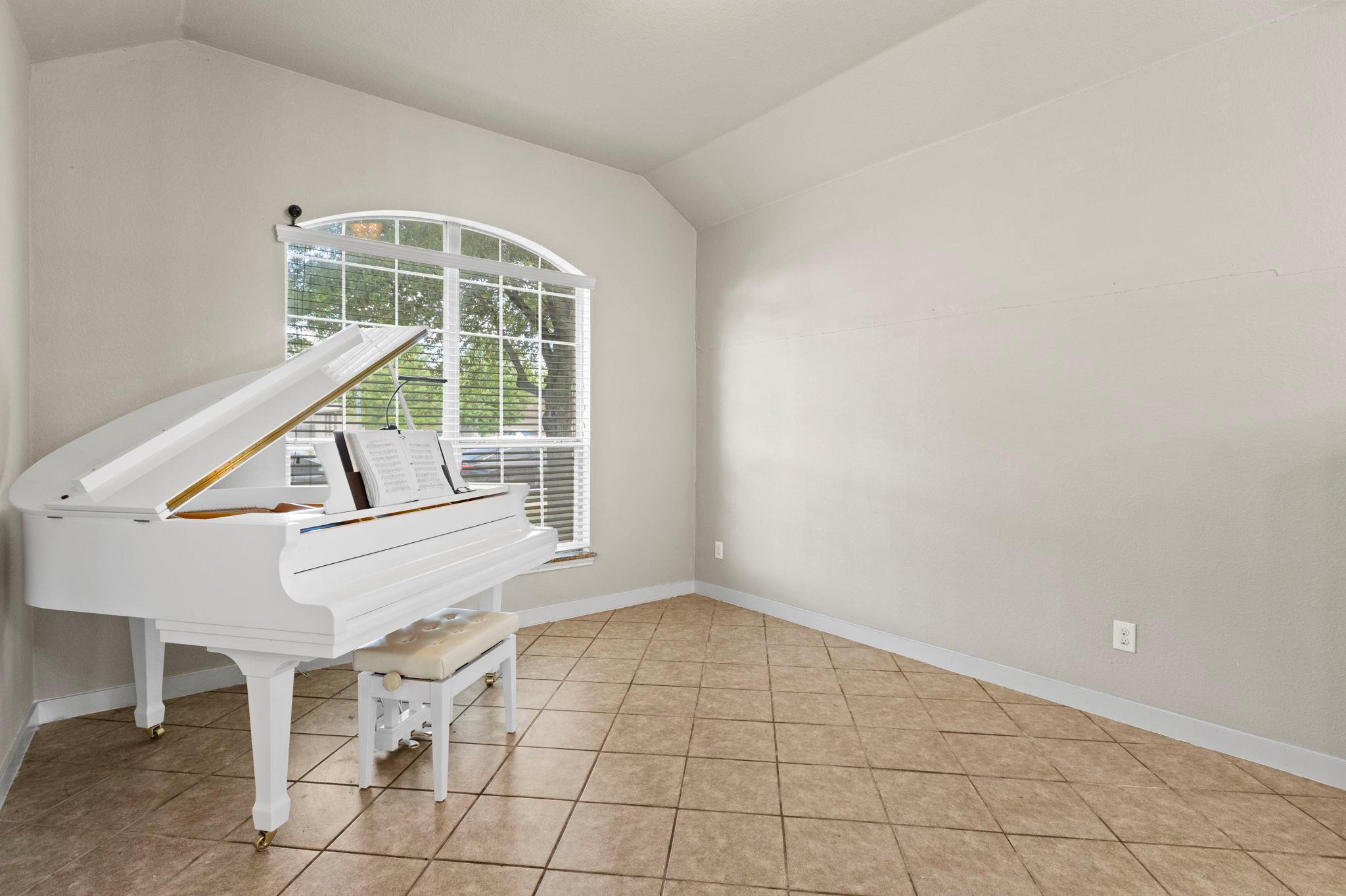 317 Cockrill St, Hutto, TX 78634