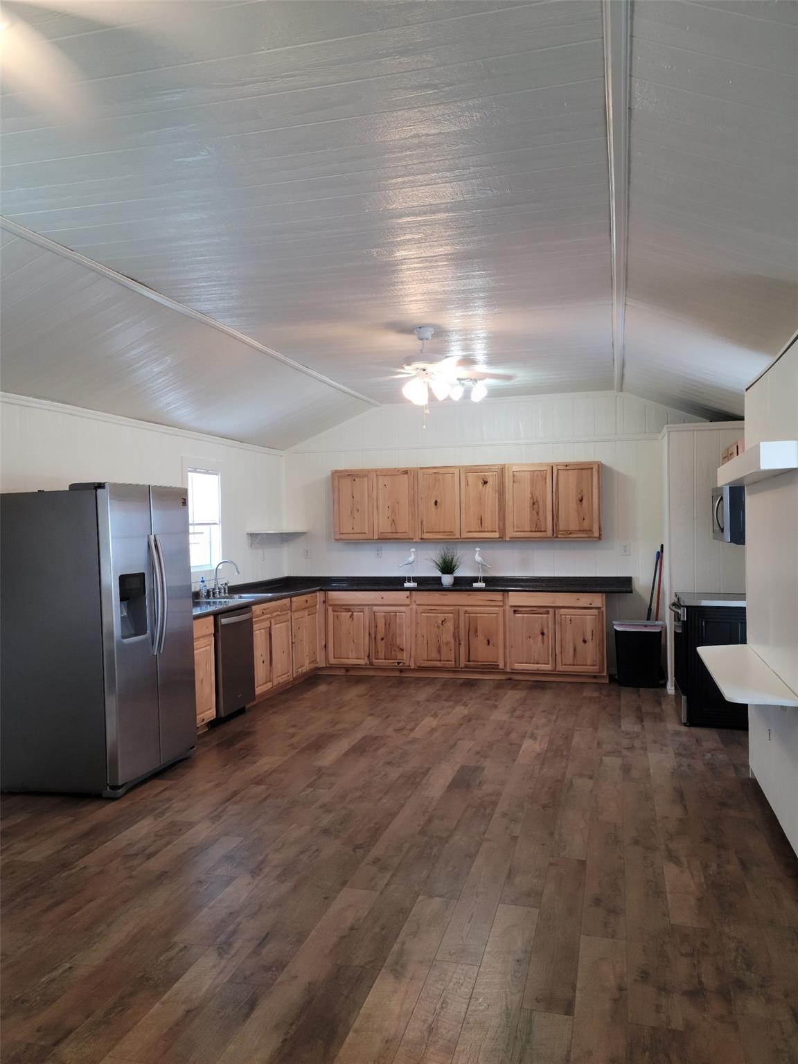 1102 Toledo St, Seadrift, TX 77983