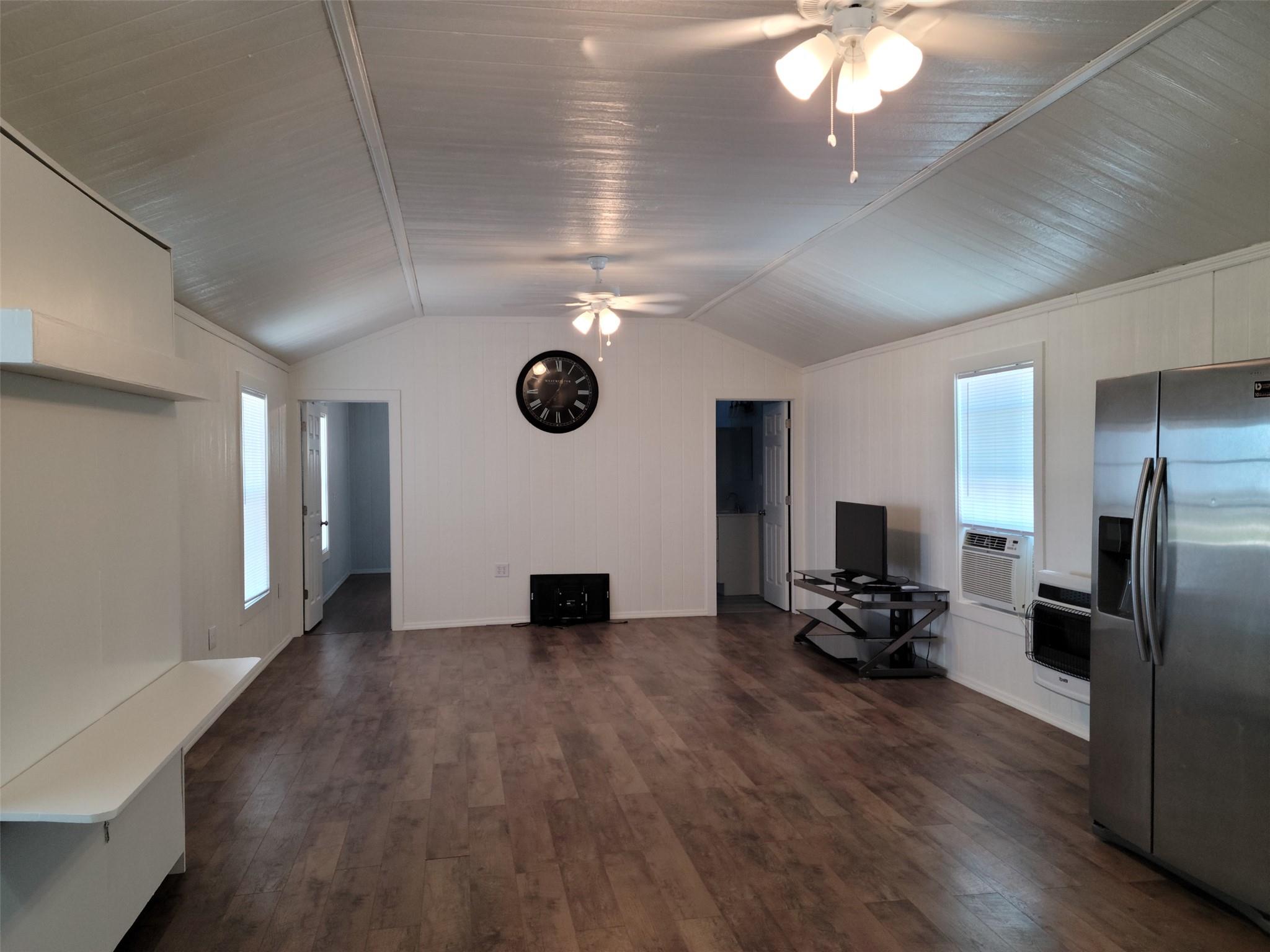 1102 Toledo St, Seadrift, TX 77983