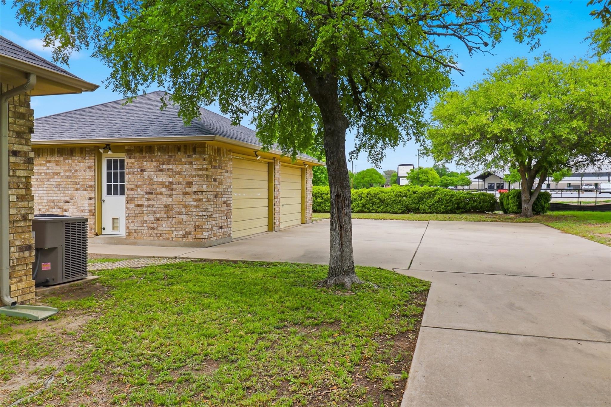 907 Sherman Ave, Marble Falls, TX 78654