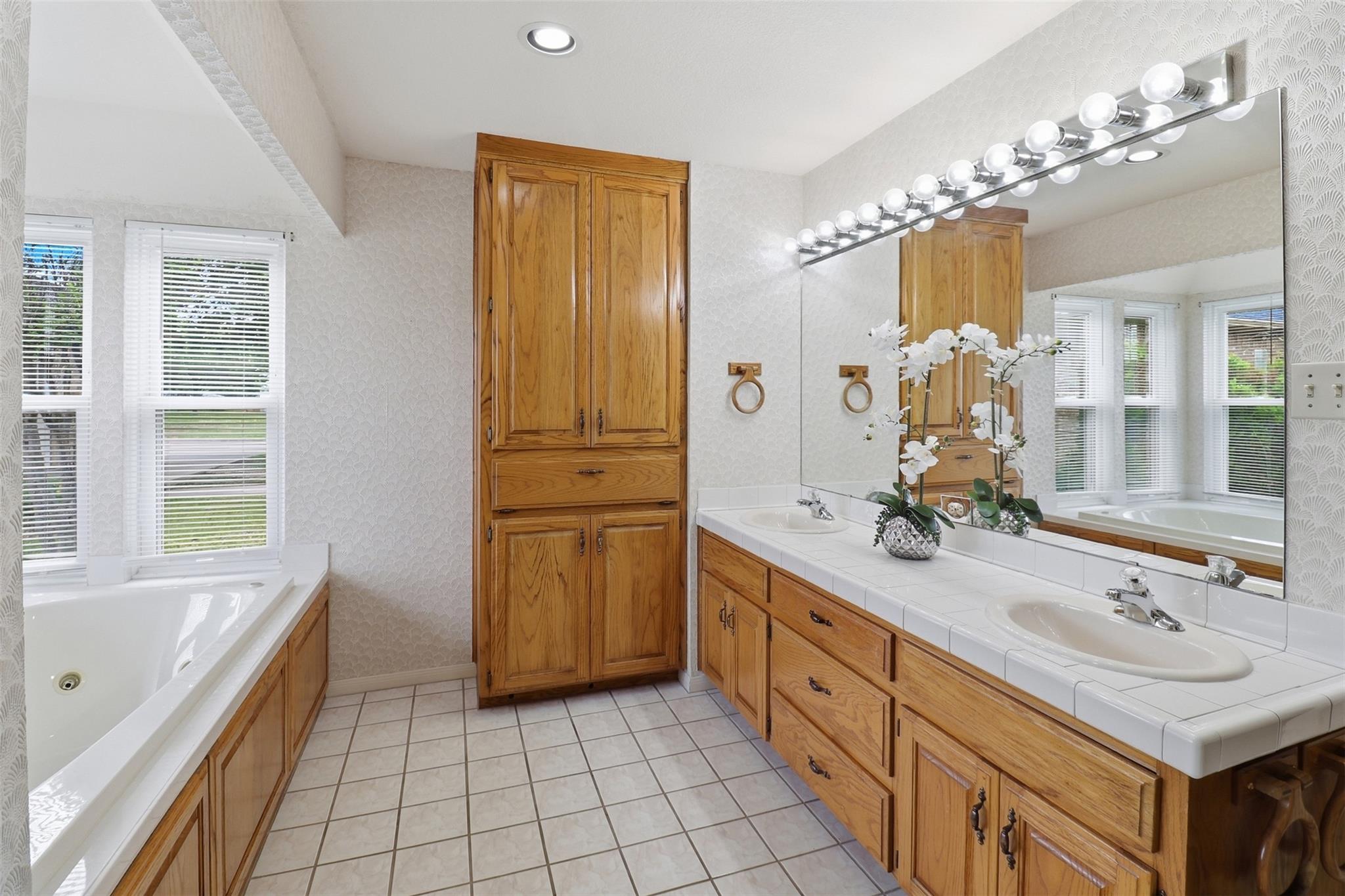 907 Sherman Ave, Marble Falls, TX 78654