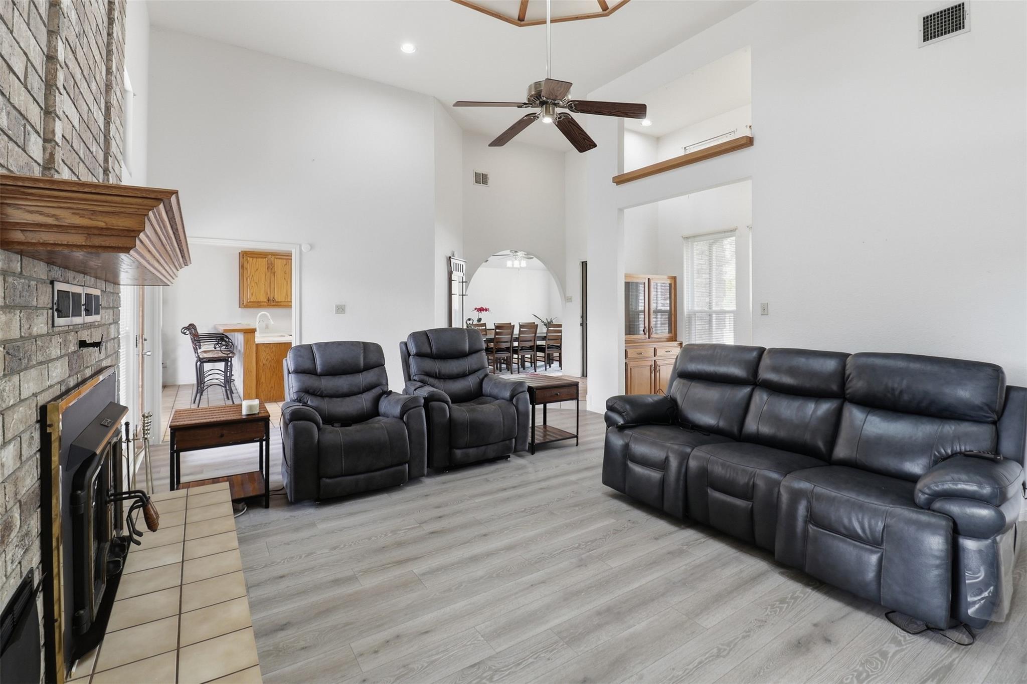 907 Sherman Ave, Marble Falls, TX 78654