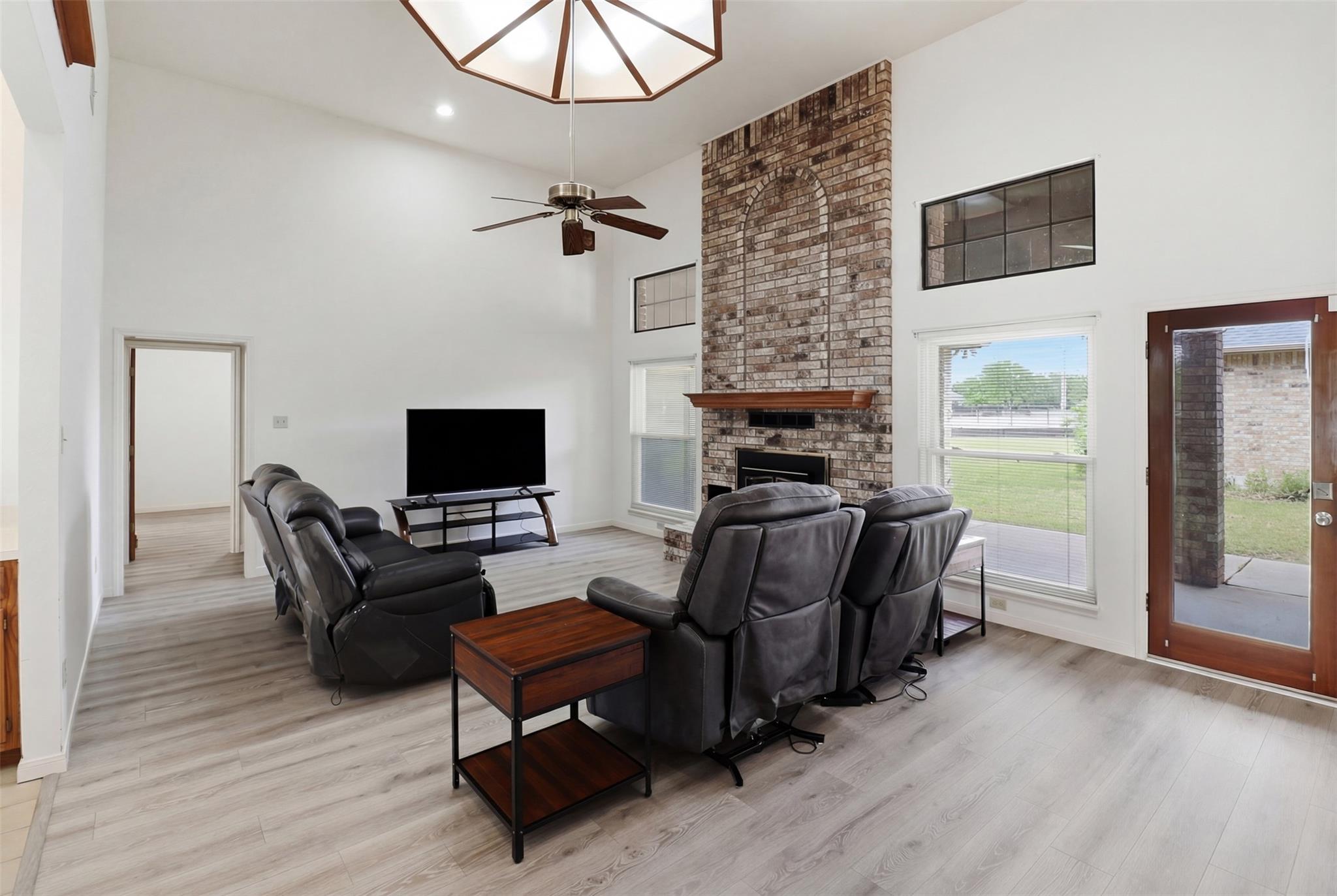 907 Sherman Ave, Marble Falls, TX 78654