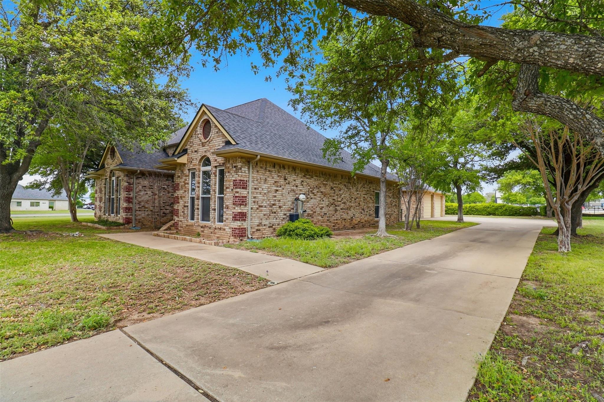907 Sherman Ave, Marble Falls, TX 78654