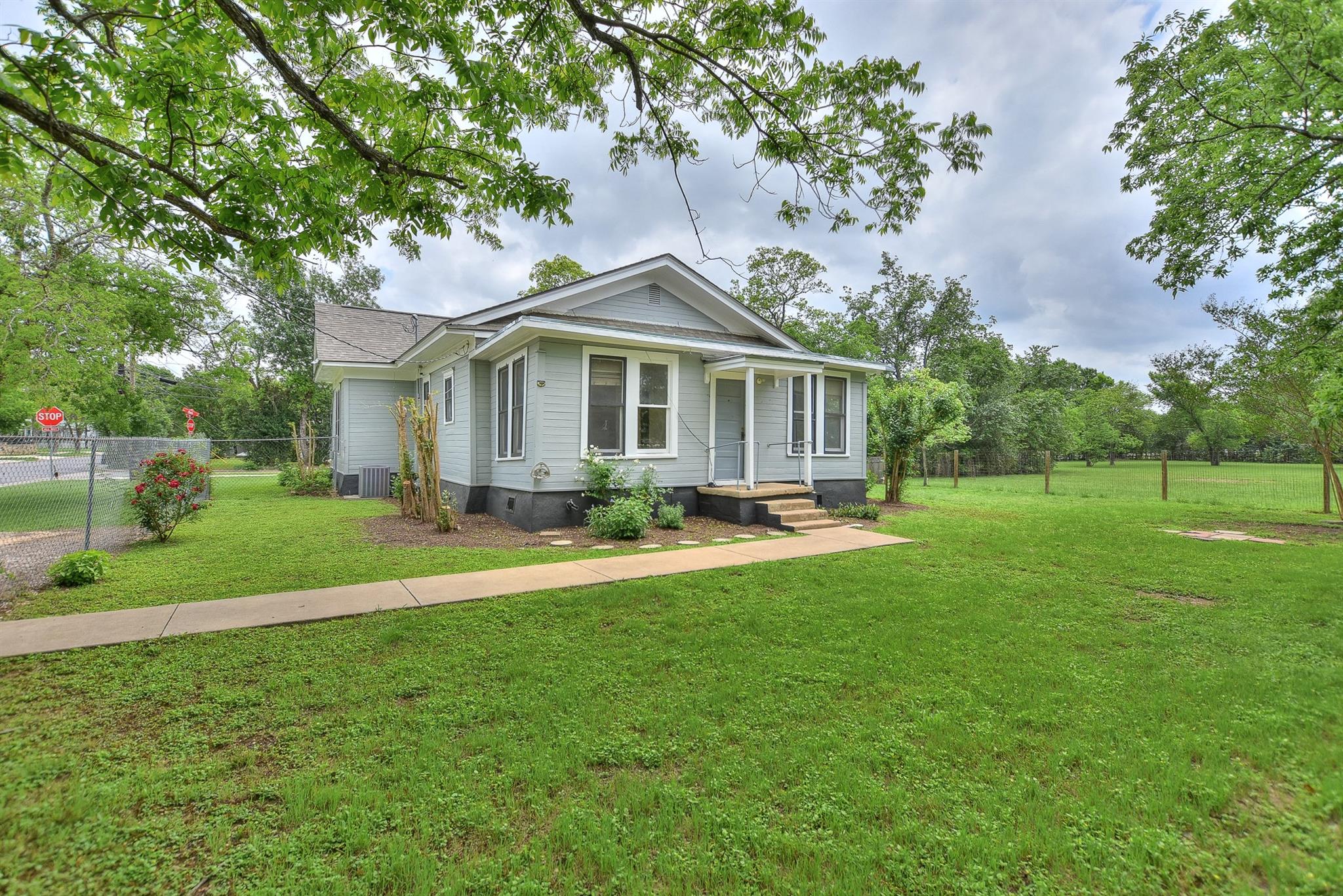 1504 Maple St, Georgetown, TX 78626