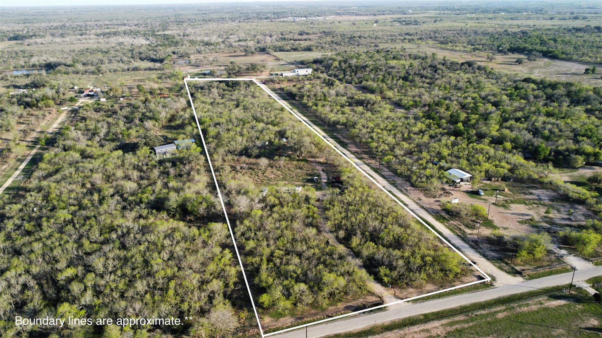 2209 Callihan Rd, Luling, TX 78648