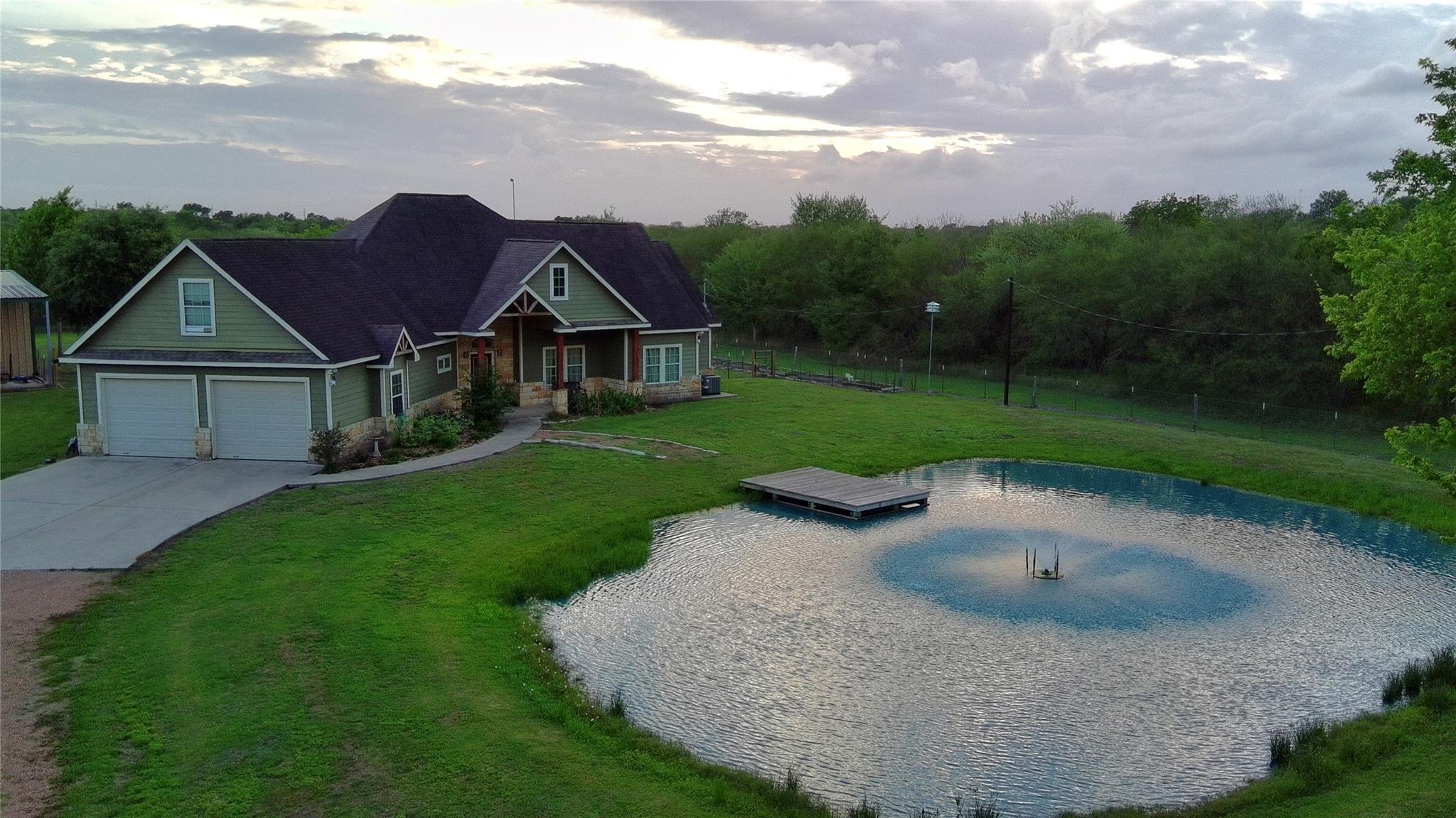 2015 Skrivanek Rd, Sealy, TX 77474