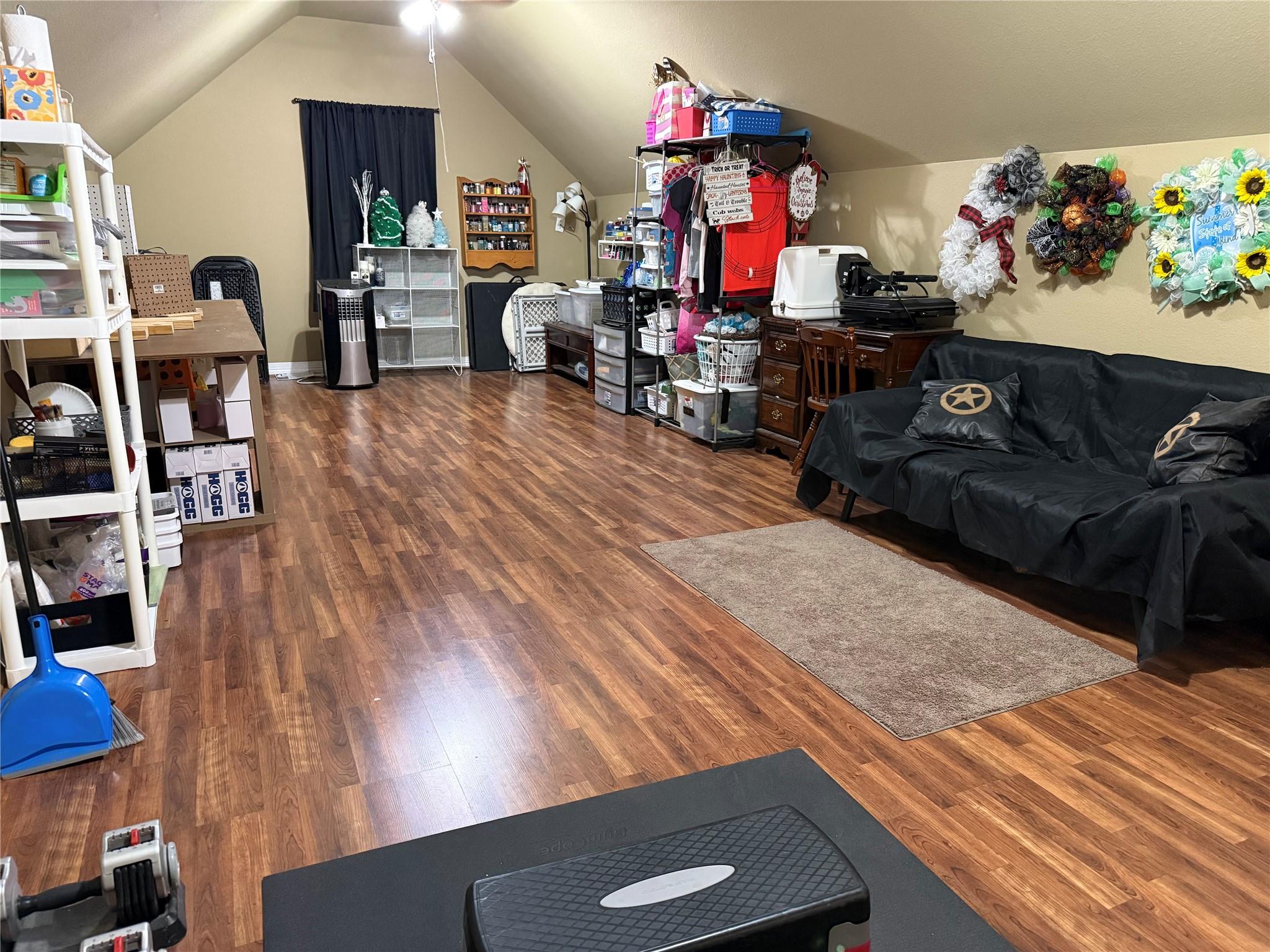 2015 Skrivanek Rd, Sealy, TX 77474