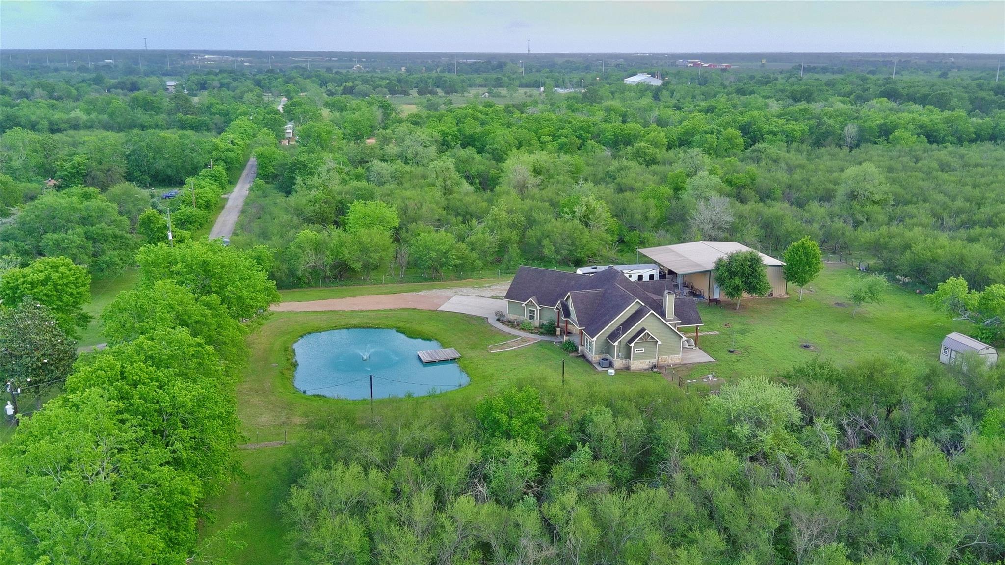 2015 Skrivanek Rd, Sealy, TX 77474